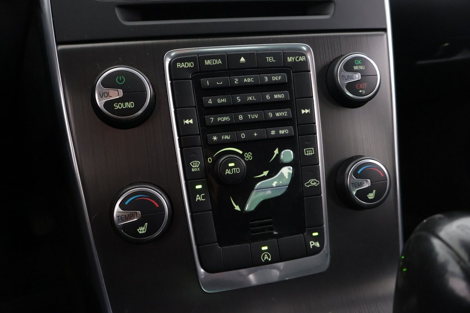 Volvo V60 2013 D2 Momentum Business *HUUTOKAUPATCOM* - *MYYDÄÄN HUUTOKAUPAT.COM*