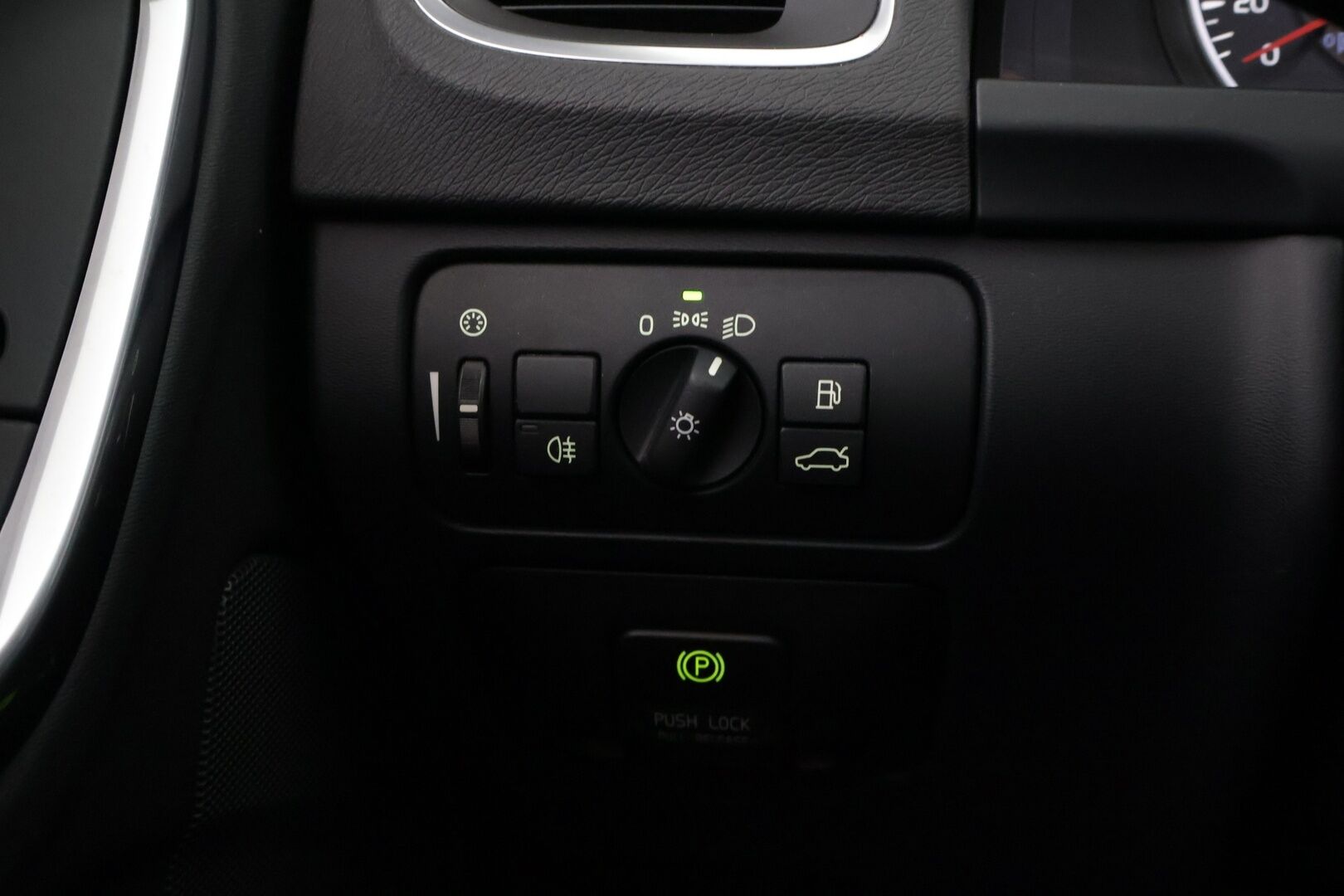 Volvo V60 2013 D2 Momentum Business *HUUTOKAUPATCOM* - *MYYDÄÄN HUUTOKAUPAT.COM*
