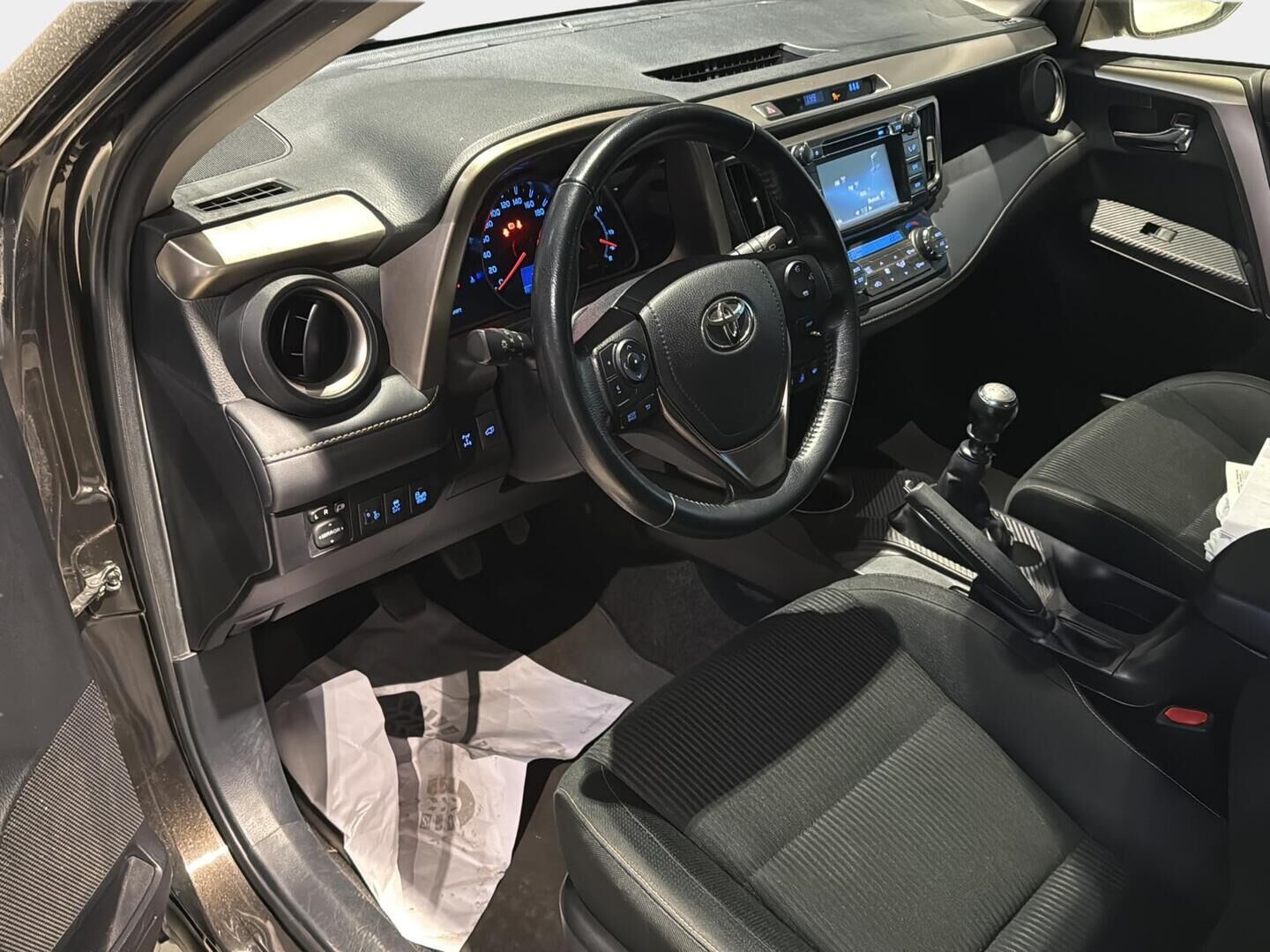 Toyota RAV4 2014 2,0 D-4D AWD Active * Suomiauto / Merkkihuollot / Peruutuskamera / Power Heat / BLIS / Navi! - Xenon / Aut.Ilmastointi / 2x Hyvät Renkaat Aluvantein!