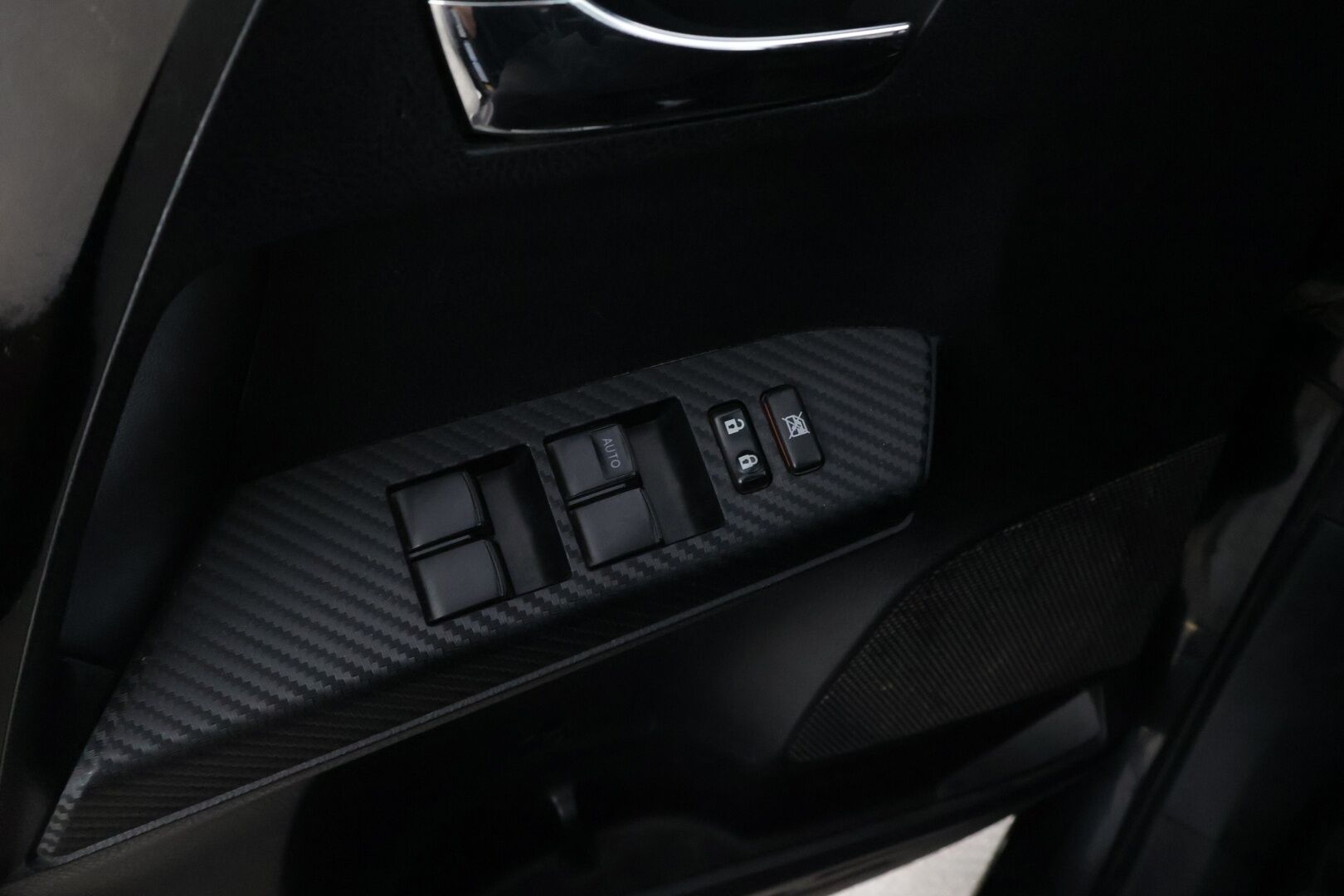 Toyota RAV4 2014 2,0 D-4D AWD Active * Myydään huutokaupat.com-sivustolla Webasto / Koukku / Lisävalo / Kamera / Navi * - *Kattavasti varusteltu! / Hyvin huollettu / Kaksilla renkailla ja vetokoukulla!*