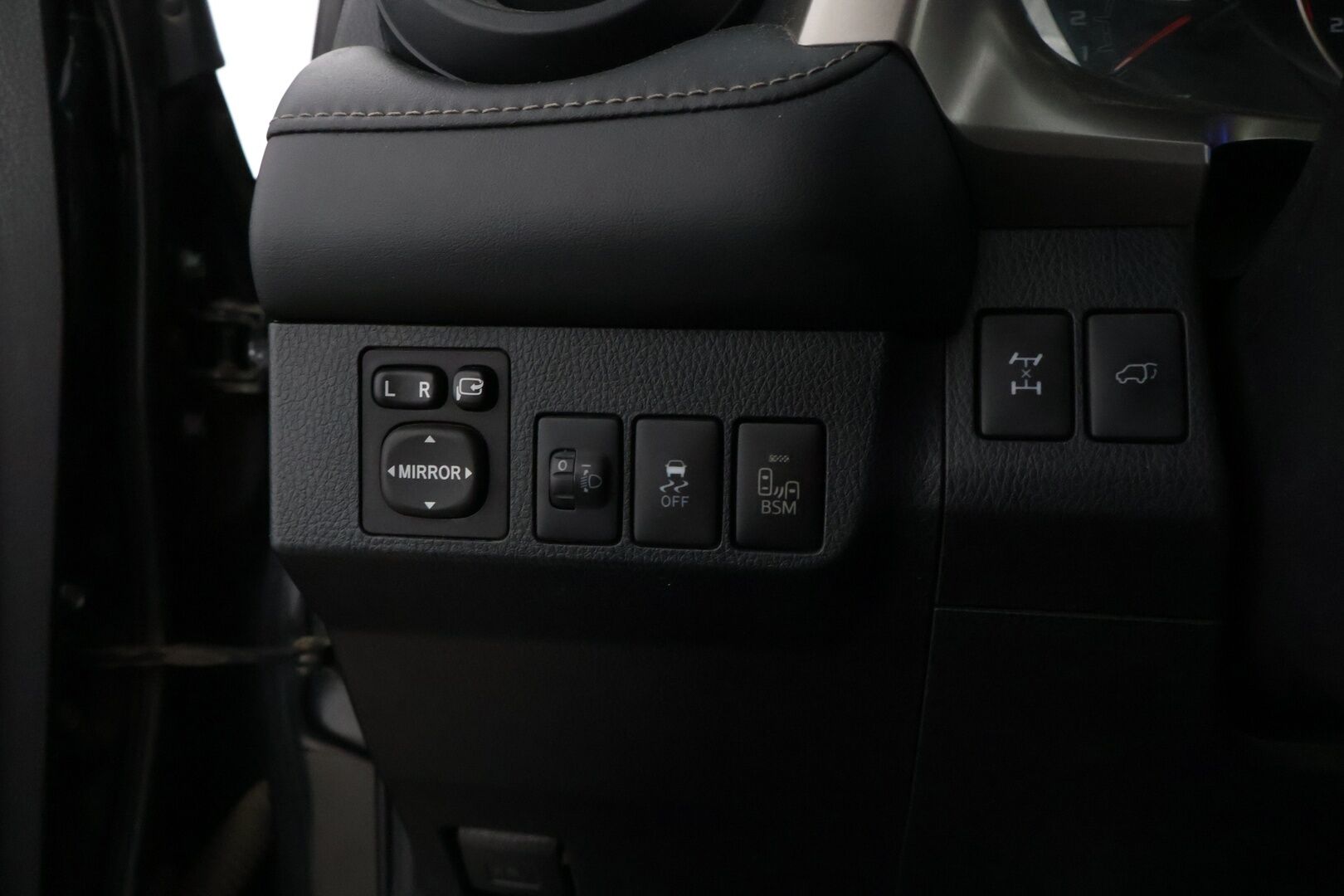 Toyota RAV4 2014 2,0 D-4D AWD Active *YritysOutlet - Myydään vain yrityksille / Webasto / Koukku / Lisävalo / Kamera / Navi * - *Kattavasti varusteltu! / Hyvin huollettu / Kaksilla renkailla ja vetokoukulla!*