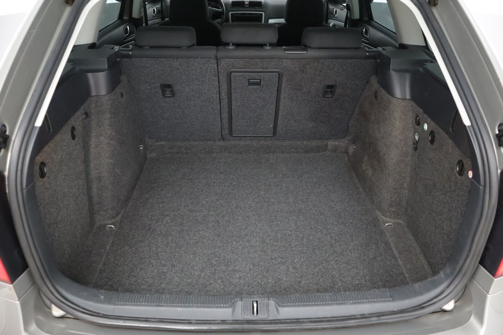 Skoda Octavia 2013 Combi 1,6 TDI Ambiente DSG Autom.** YritysOutlet - Myydään vain yrityksille - Suomi-auto / 2 renkaat / Vakionopeudensäädin / Lohkolämmitin sisäpistokkeella *