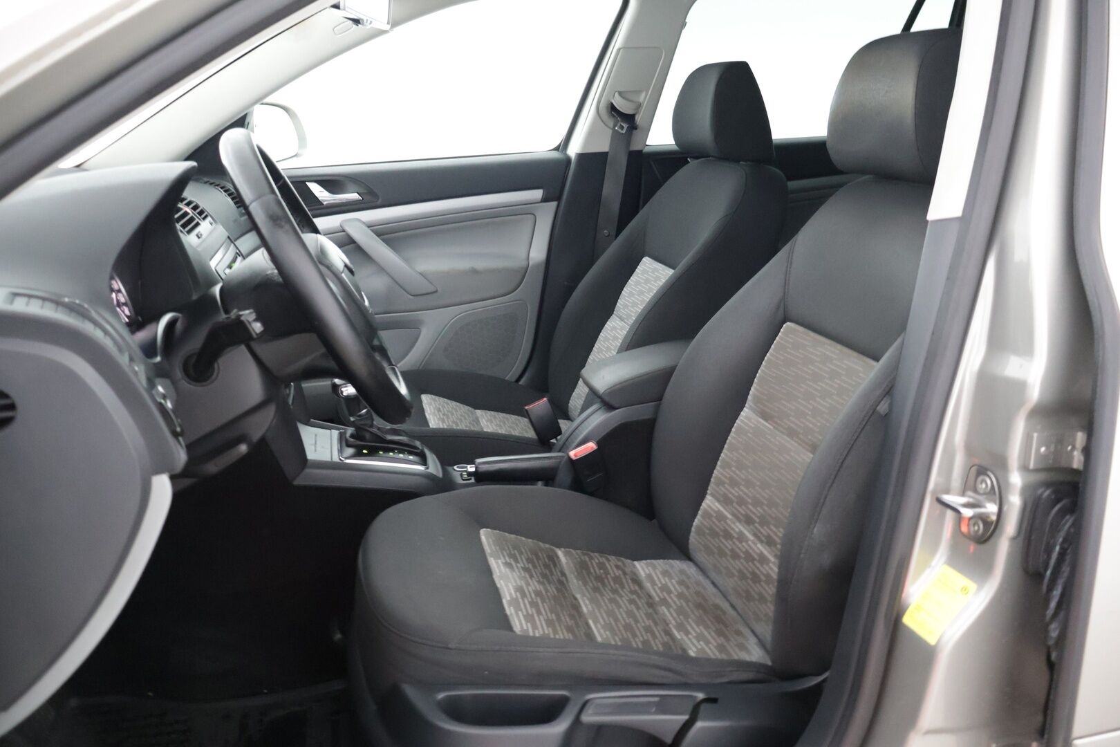 Skoda Octavia 2013 Combi 1,6 TDI Ambiente DSG Autom.** YritysOutlet - Myydään vain yrityksille - Suomi-auto / 2 renkaat / Vakionopeudensäädin / Lohkolämmitin sisäpistokkeella *