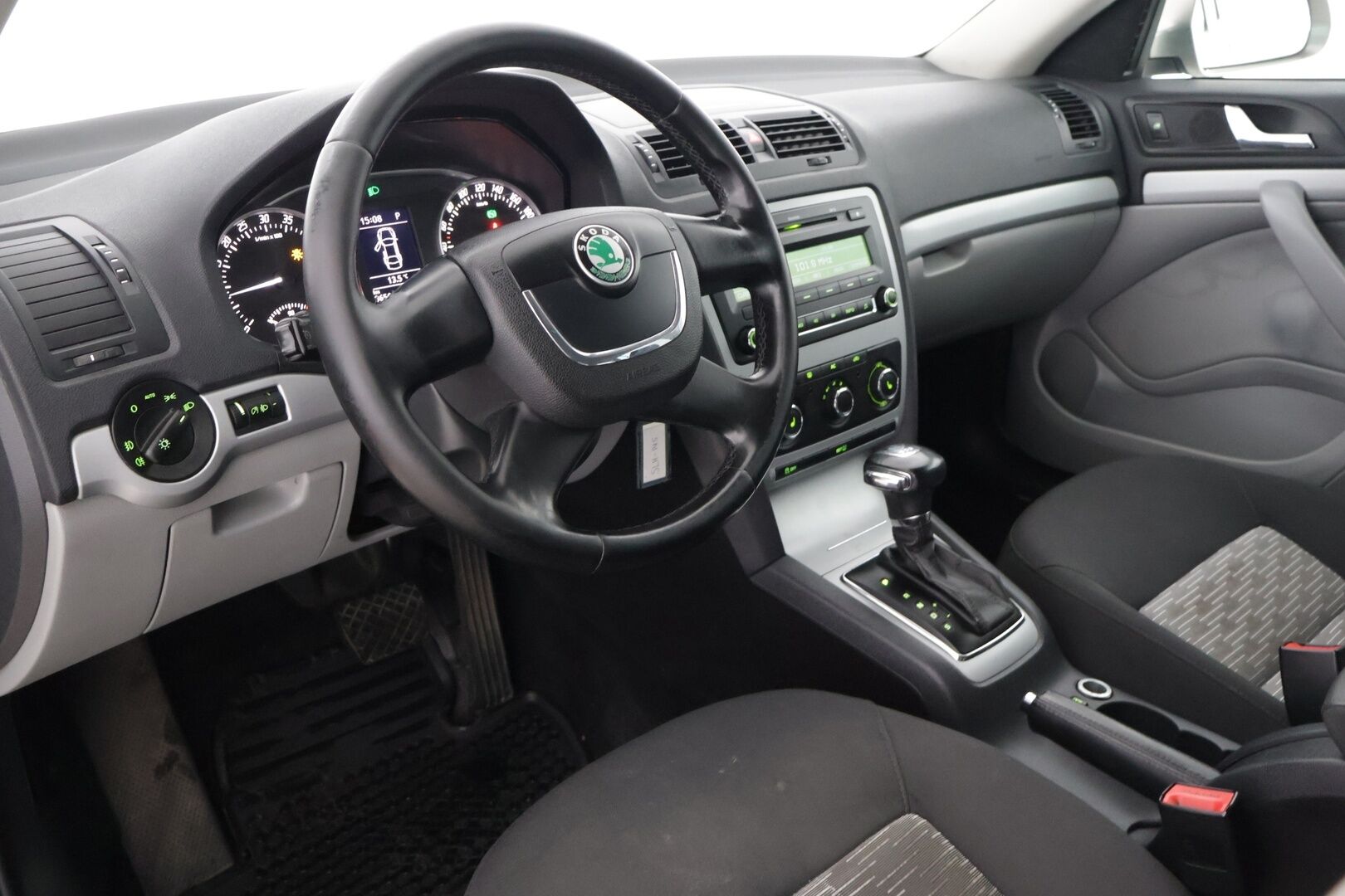 Skoda Octavia 2013 Combi 1,6 TDI Ambiente DSG Autom.** YritysOutlet - Myydään vain yrityksille - Suomi-auto / 2 renkaat / Vakionopeudensäädin / Lohkolämmitin sisäpistokkeella *