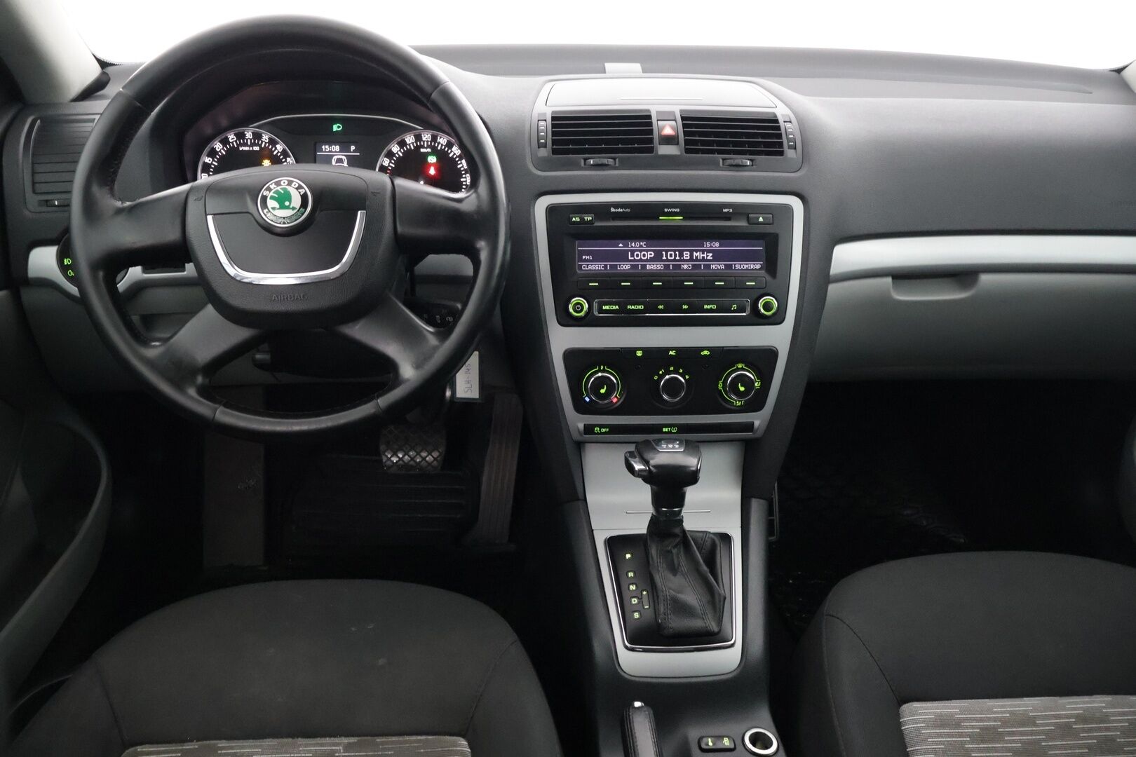 Skoda Octavia 2013 Combi 1,6 TDI Ambiente DSG Autom.** YritysOutlet - Myydään vain yrityksille - Suomi-auto / 2 renkaat / Vakionopeudensäädin / Lohkolämmitin sisäpistokkeella *