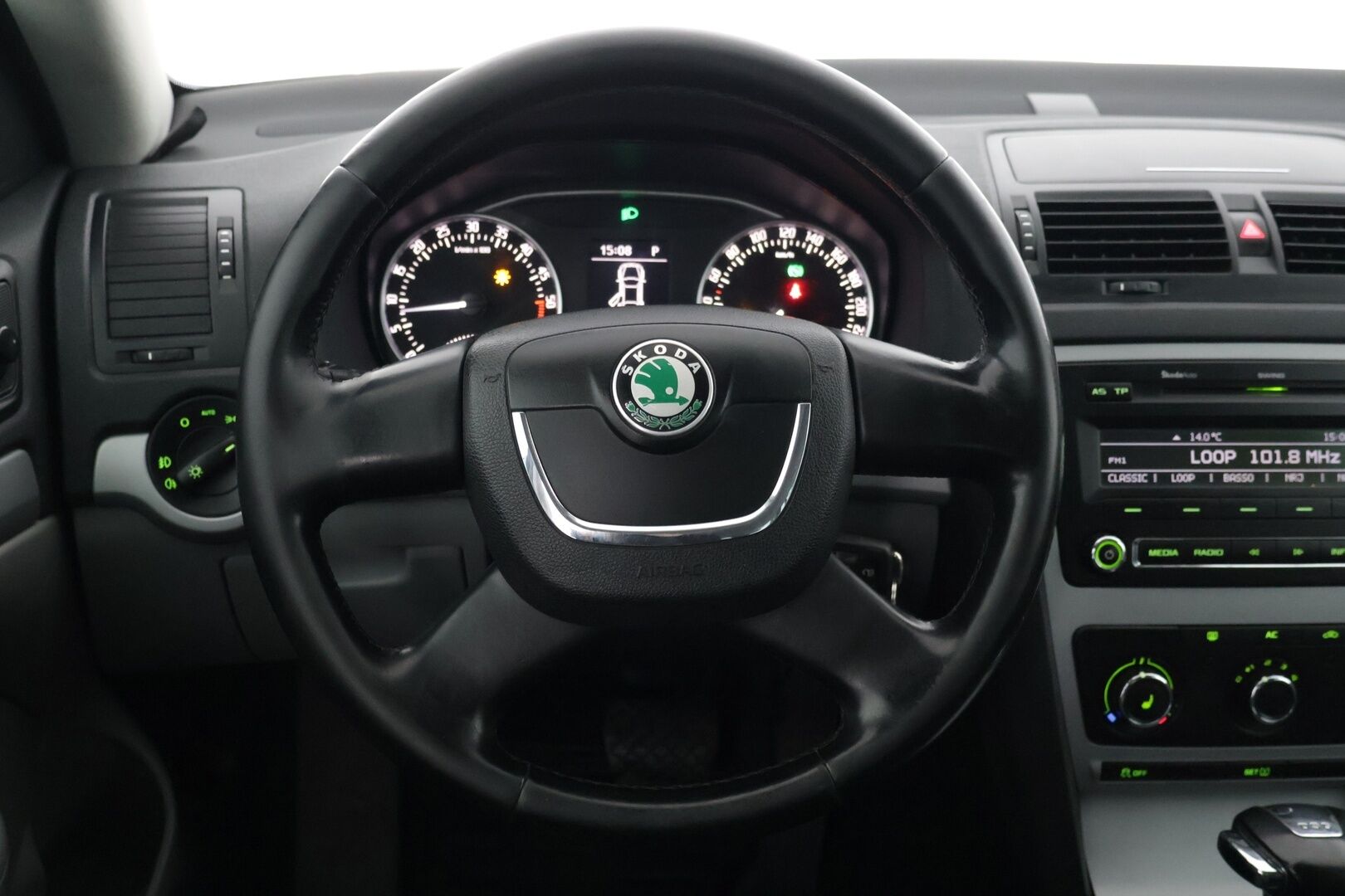 Skoda Octavia 2013 Combi 1,6 TDI Ambiente DSG Autom.** YritysOutlet - Myydään vain yrityksille - Suomi-auto / 2 renkaat / Vakionopeudensäädin / Lohkolämmitin sisäpistokkeella *