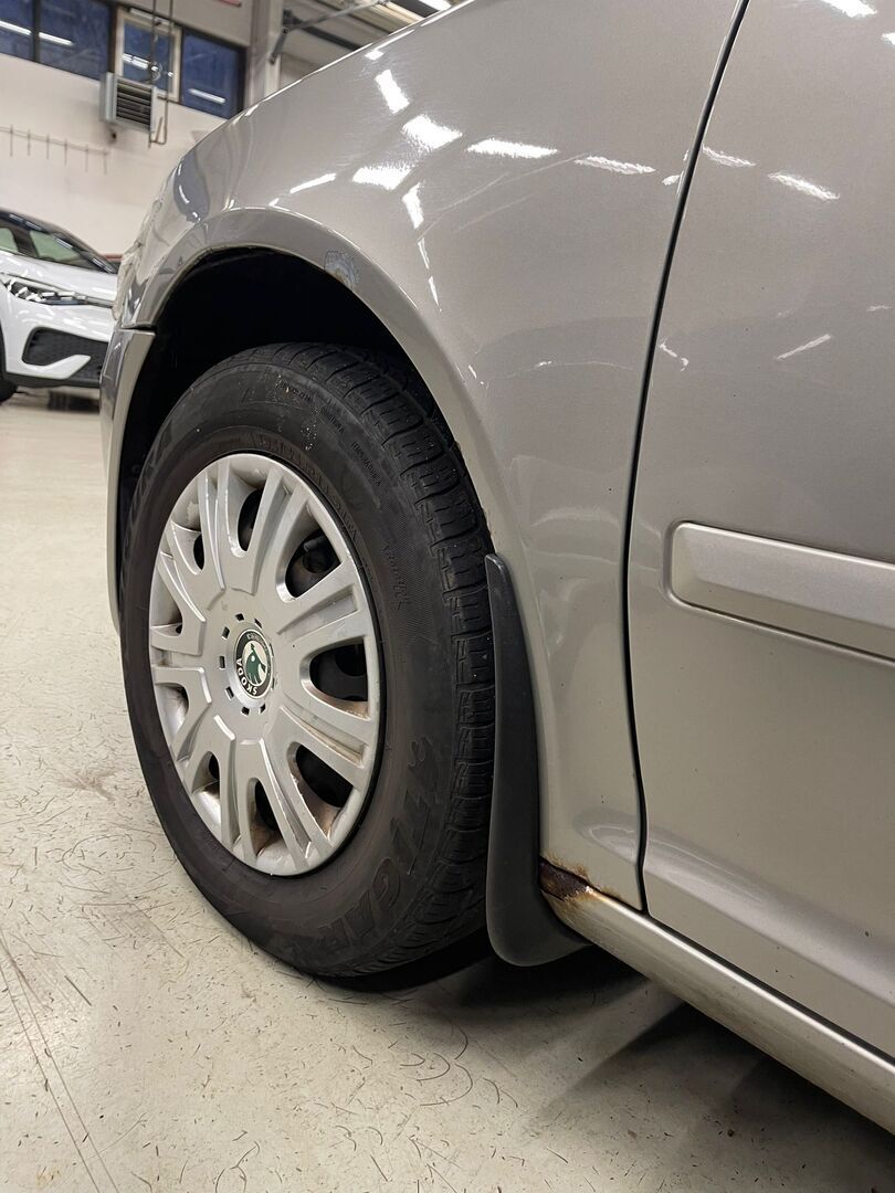 Skoda Octavia 2013 Combi 1,6 TDI Ambiente DSG Autom.** YritysOutlet - Myydään vain yrityksille - Suomi-auto / 2 renkaat / Vakionopeudensäädin / Lohkolämmitin sisäpistokkeella *