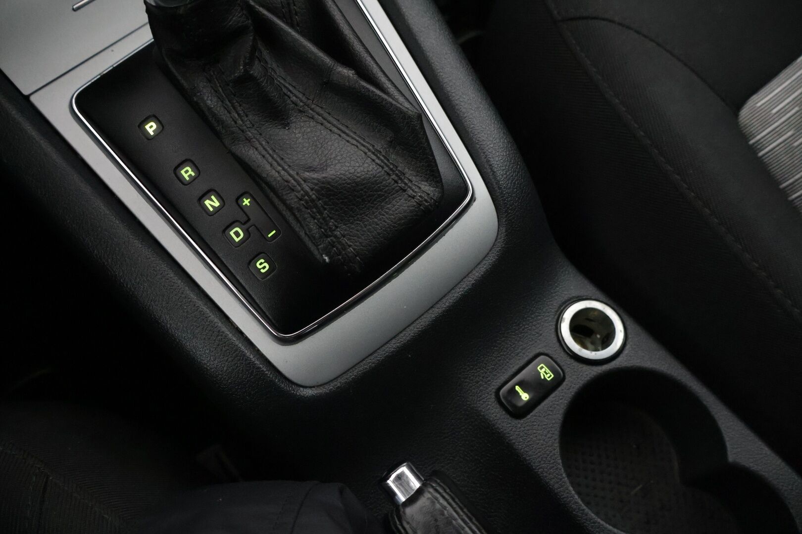Skoda Octavia 2013 Combi 1,6 TDI Ambiente DSG Autom.** YritysOutlet - Myydään vain yrityksille - Suomi-auto / 2 renkaat / Vakionopeudensäädin / Lohkolämmitin sisäpistokkeella *