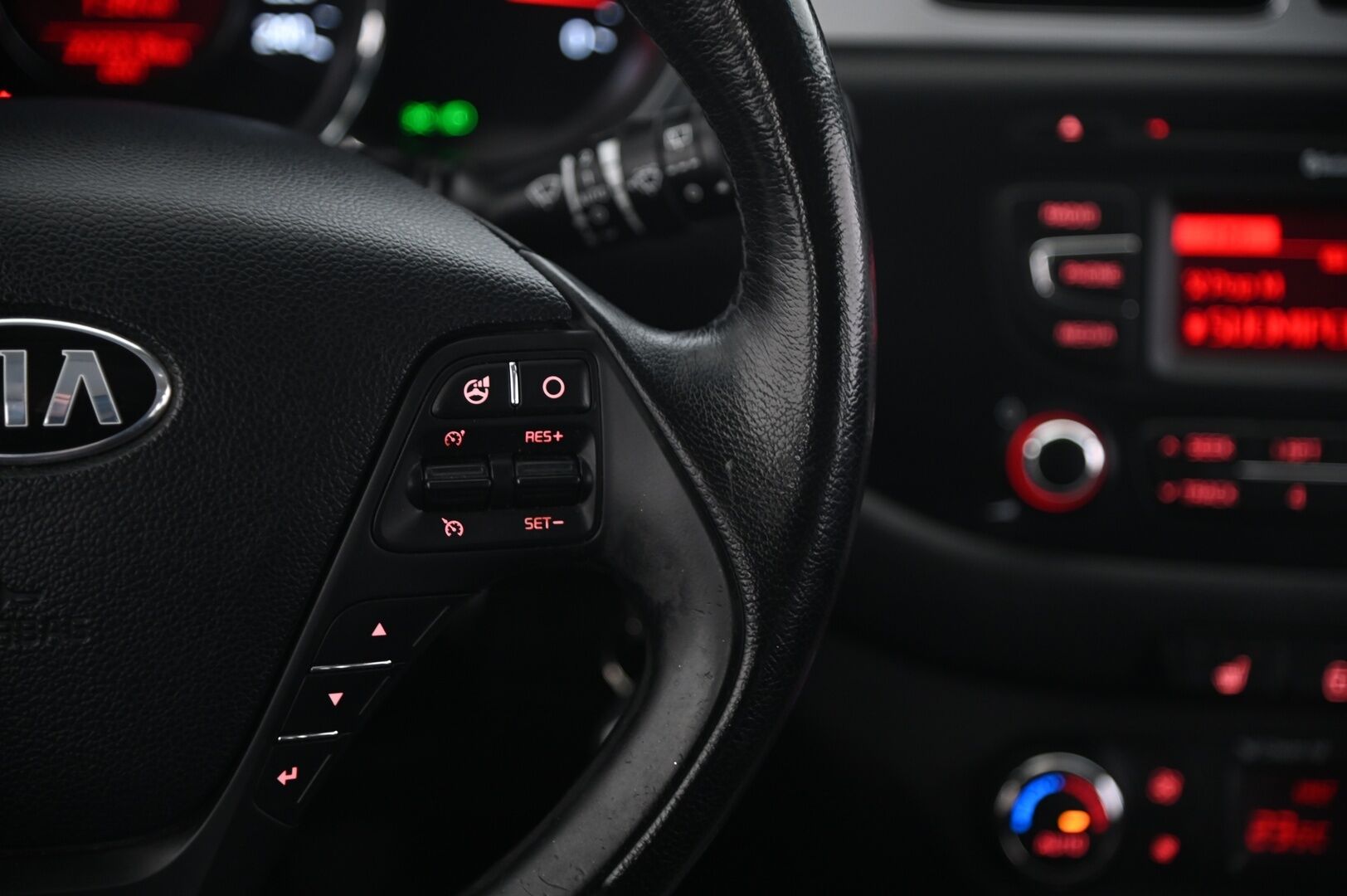 Kia cee'd 2013 1,6 ISG EX SW EcoDynamics - Vakkari | Peruutustutka | Lämpöratti | Juuri leimattu & huollettu | Suomiauto | 2x renkaat