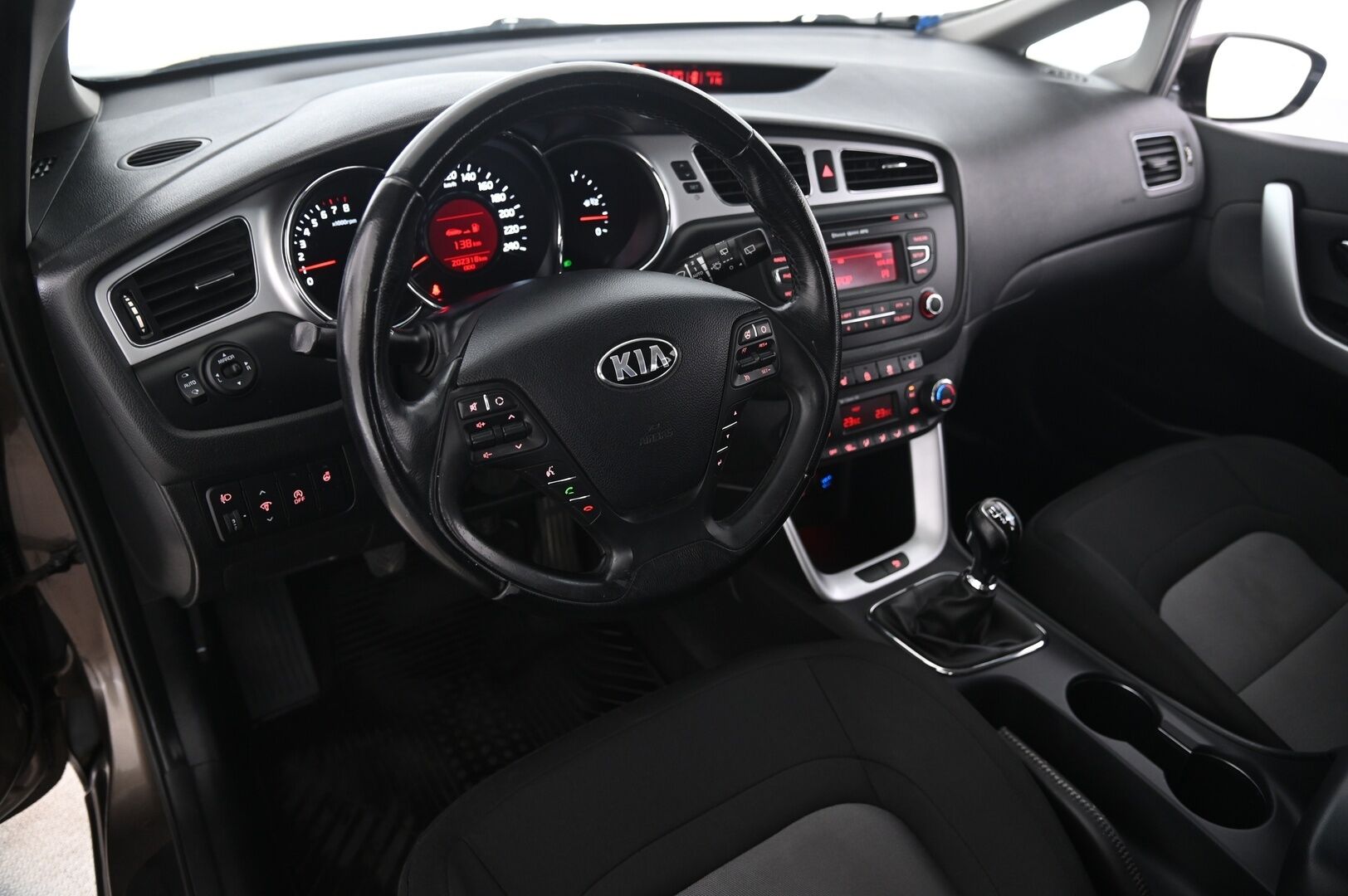 Kia cee'd 2013 1,6 ISG EX SW EcoDynamics - Vakkari | Peruutustutka | Lämpöratti | Juuri leimattu & huollettu | Suomiauto | 2x renkaat