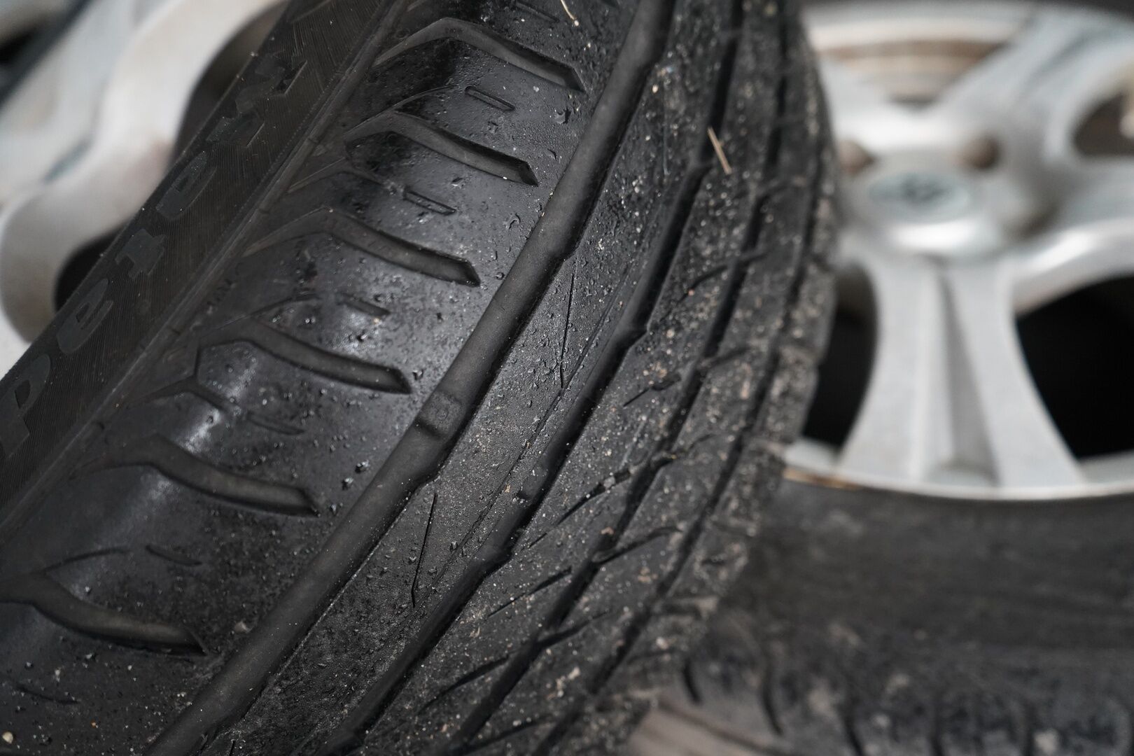 Audi A4 2004 2.0 Avant 96kW- YritysOutlet - Myydään vain yrityksille - 2-Om / Todella särmät huollot / Kahdet hyväkuntoiset renkaat alumiinivantein / Juuri katsastettu