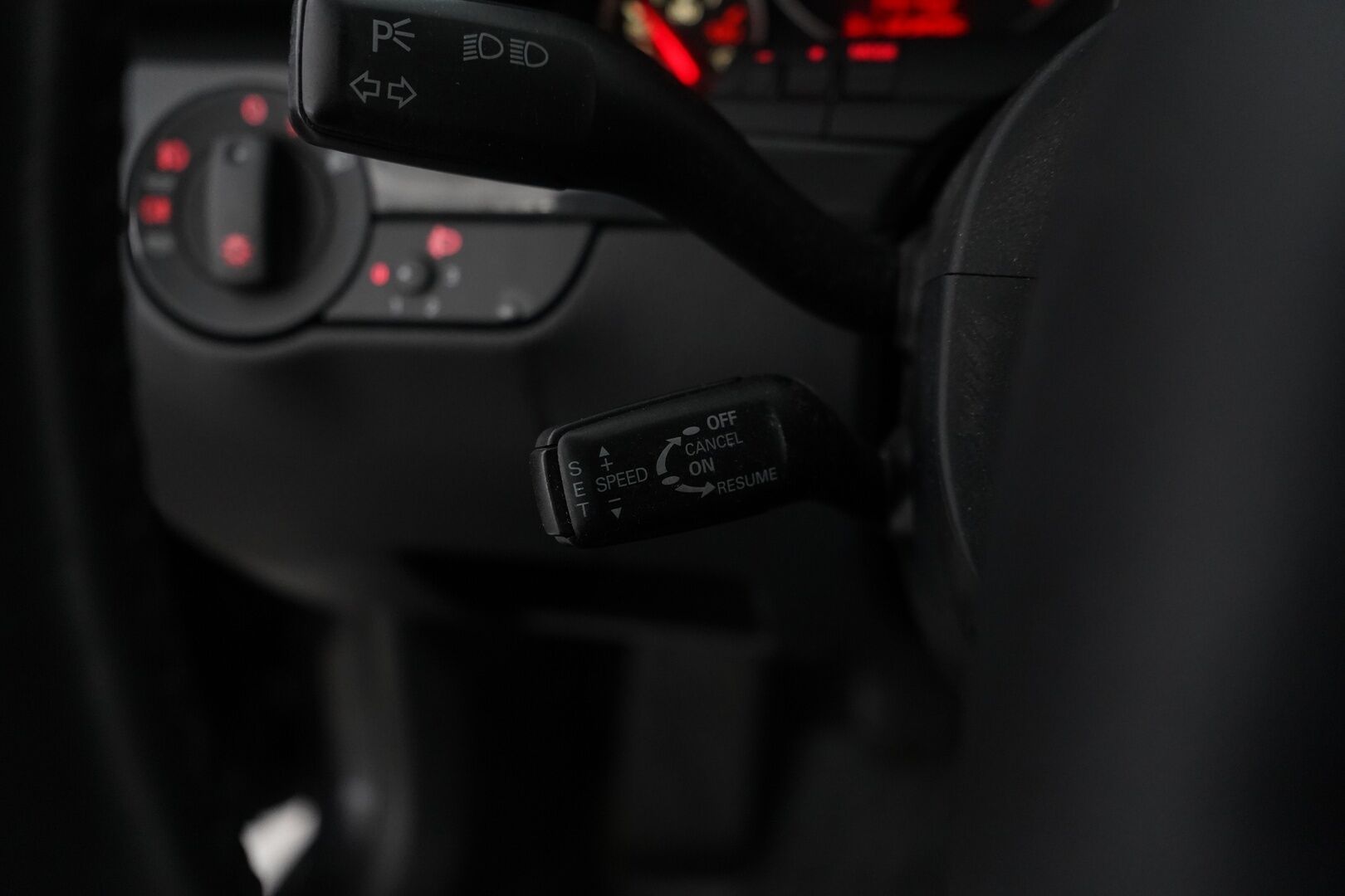 Audi A4 2004 2.0 Avant 96kW- YritysOutlet - Myydään vain yrityksille - 2-Om / Todella särmät huollot / Kahdet hyväkuntoiset renkaat alumiinivantein / Juuri katsastettu