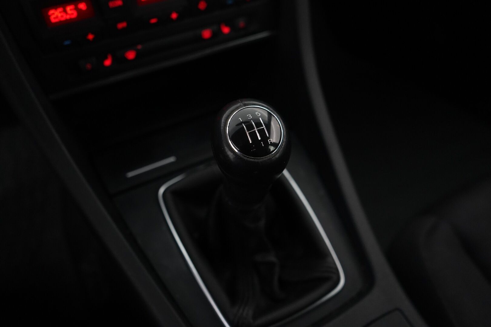 Audi A4 2004 2.0 Avant 96kW- YritysOutlet - Myydään vain yrityksille - 2-Om / Todella särmät huollot / Kahdet hyväkuntoiset renkaat alumiinivantein / Juuri katsastettu