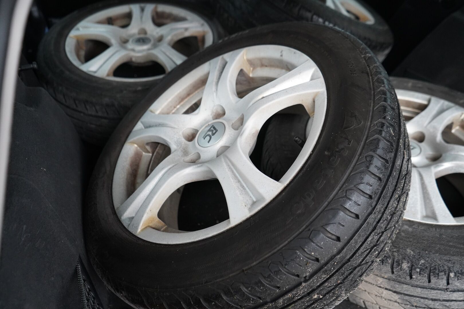 Audi A4 2004 2.0 Avant 96kW- YritysOutlet - Myydään vain yrityksille - 2-Om / Todella särmät huollot / Kahdet hyväkuntoiset renkaat alumiinivantein / Juuri katsastettu