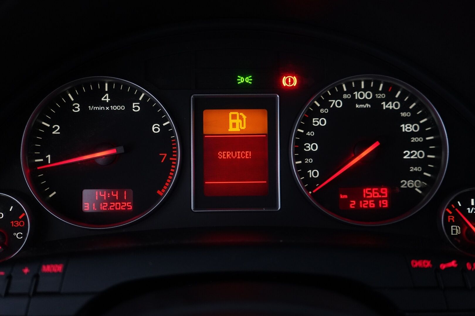 Audi A4 2004 2.0 Avant 96kW- YritysOutlet - Myydään vain yrityksille - 2-Om / Todella särmät huollot / Kahdet hyväkuntoiset renkaat alumiinivantein / Juuri katsastettu