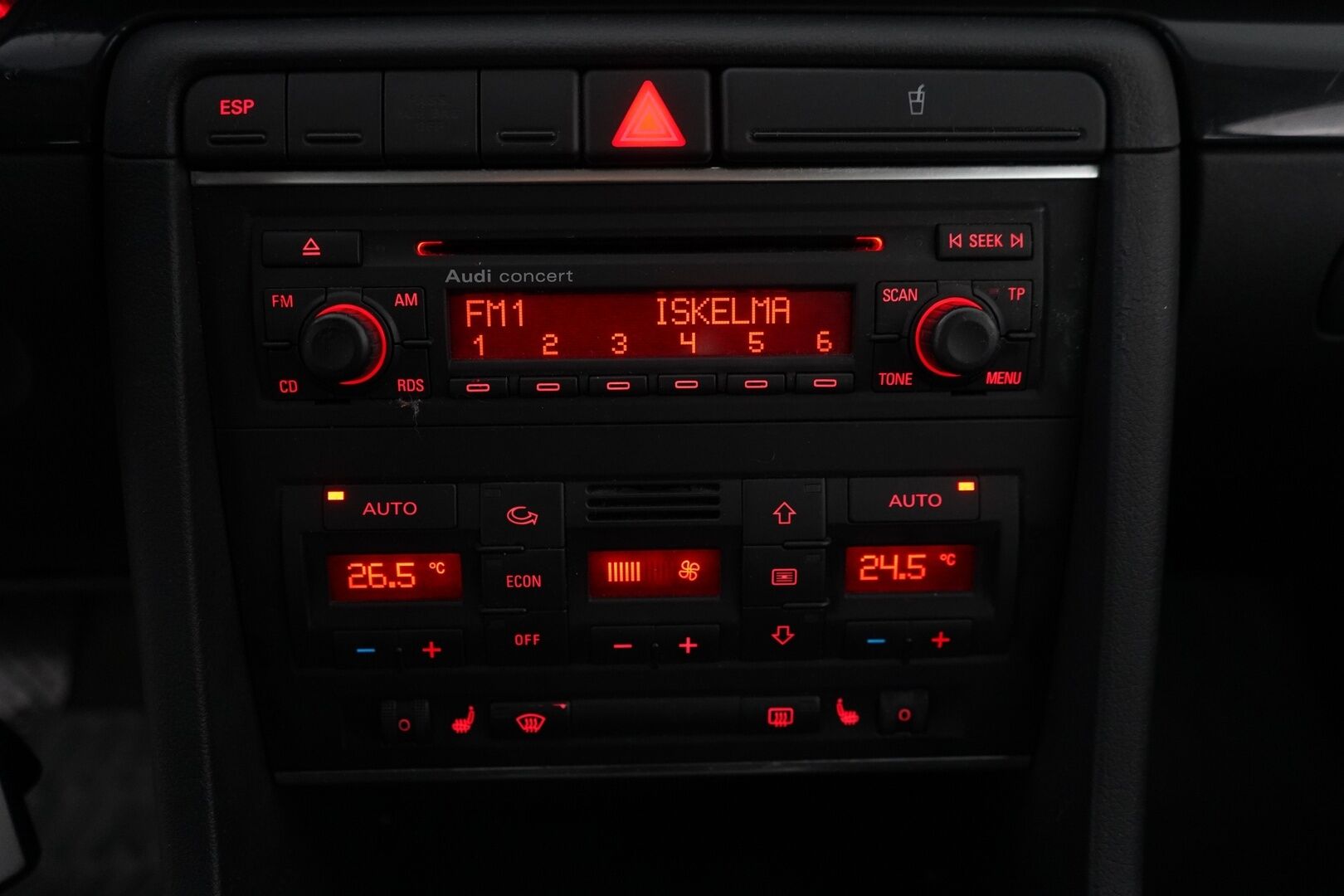 Audi A4 2004 2.0 Avant 96kW- YritysOutlet - Myydään vain yrityksille - 2-Om / Todella särmät huollot / Kahdet hyväkuntoiset renkaat alumiinivantein / Juuri katsastettu