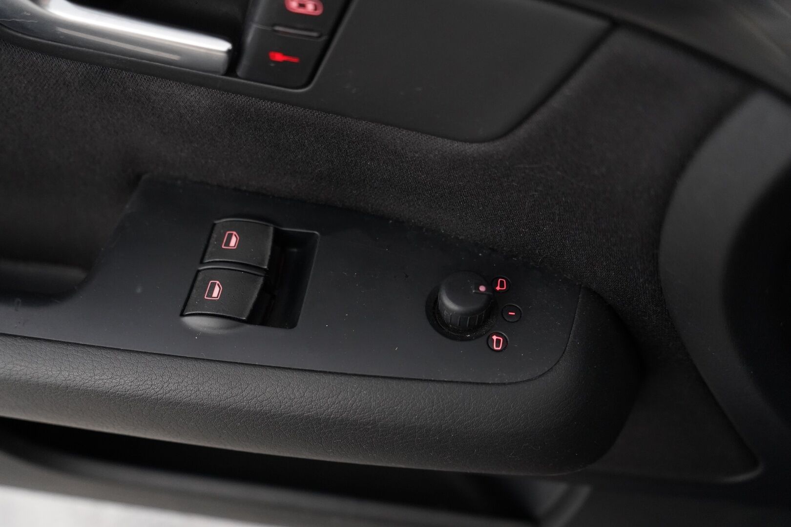 Audi A4 2004 2.0 Avant 96kW- YritysOutlet - Myydään vain yrityksille - 2-Om / Todella särmät huollot / Kahdet hyväkuntoiset renkaat alumiinivantein / Juuri katsastettu