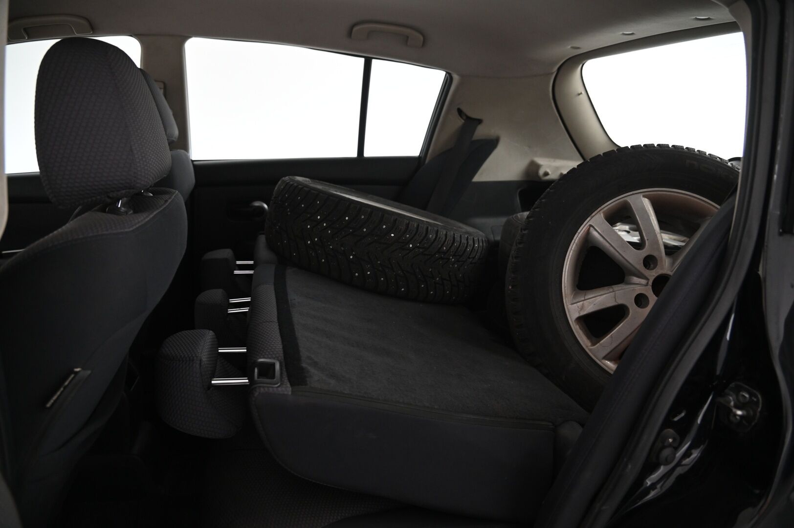 Nissan Tiida 2009 *Myydään Huutokaupat.com*