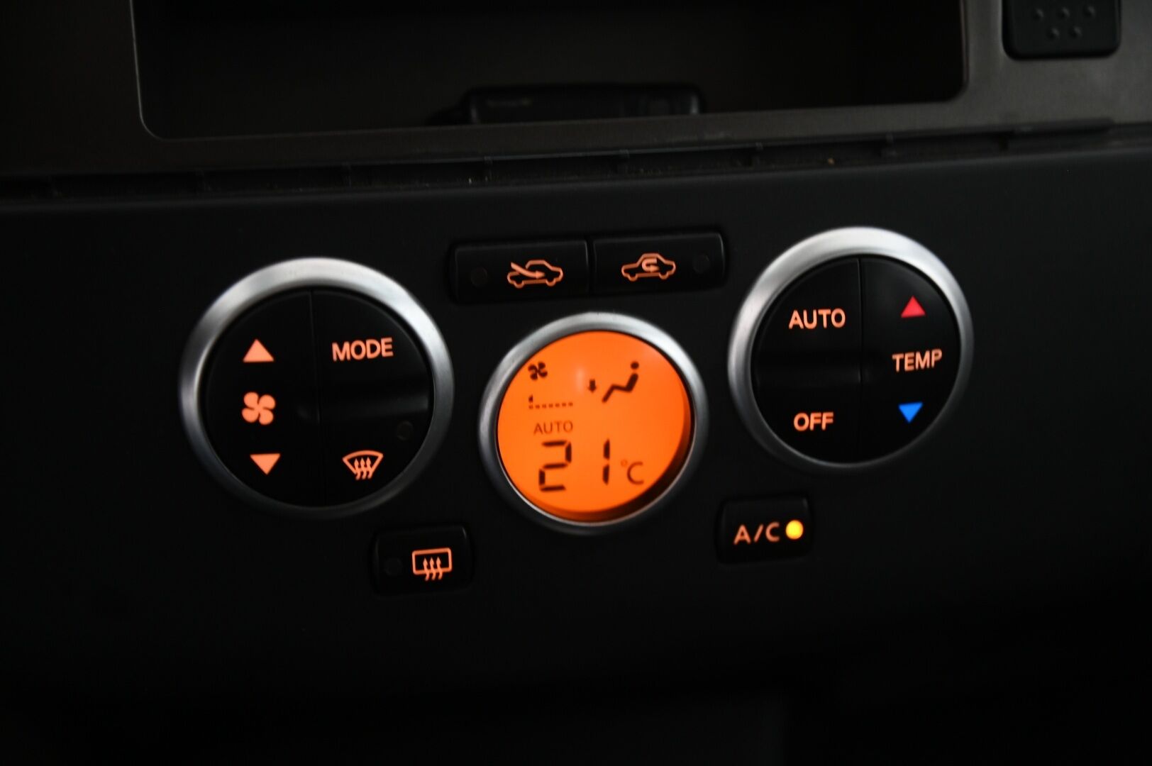 Nissan Tiida 2009 *Myydään Huutokaupat.com*