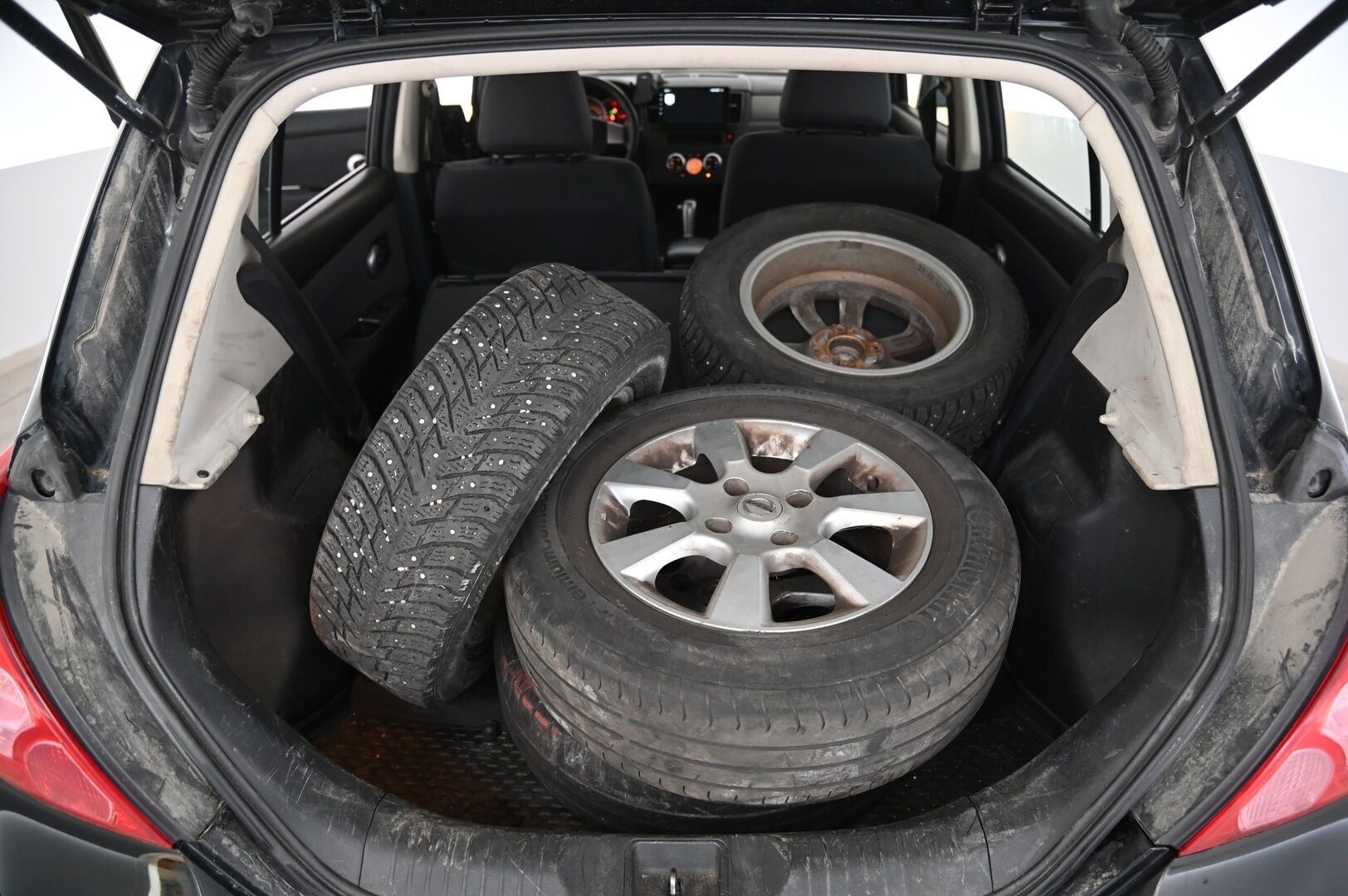 Nissan Tiida 2009 *Myydään Huutokaupat.com*