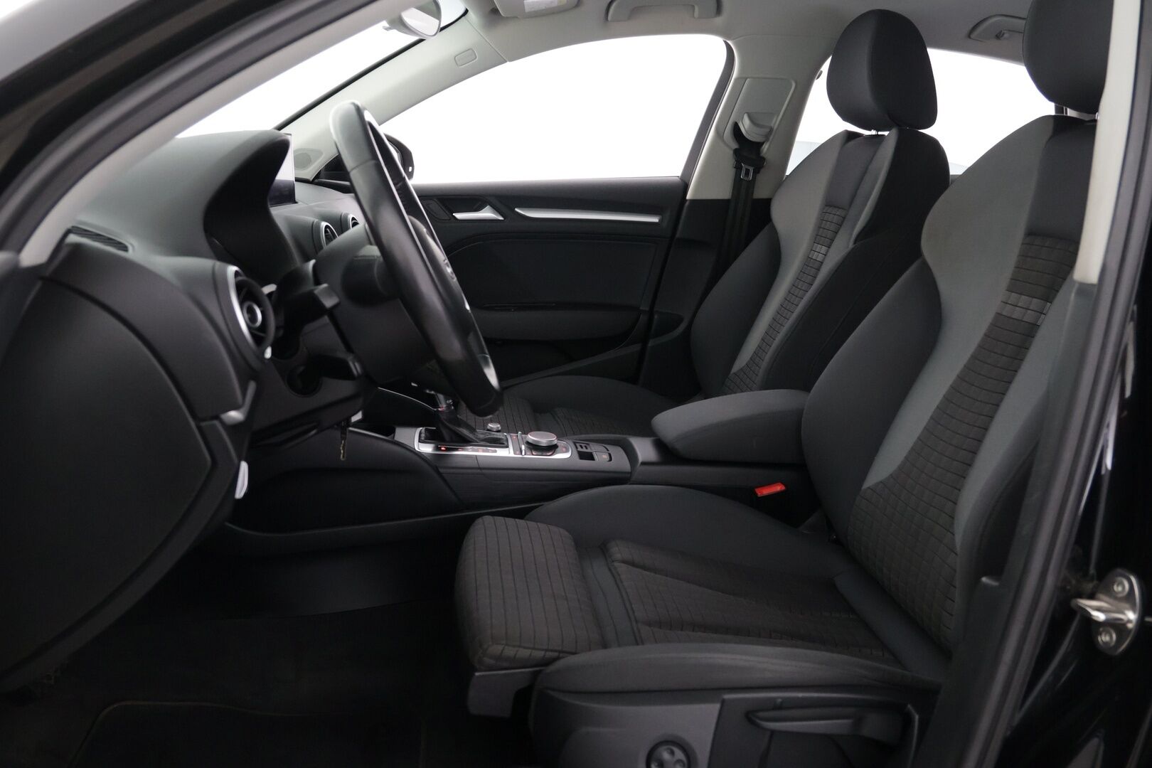Audi A3 2014 Sedan Business Sport 1,4 TFSI - Sport penkit | Tutkat | Xenon | Bluetooth | 2x aluvanteet | Lohko | 