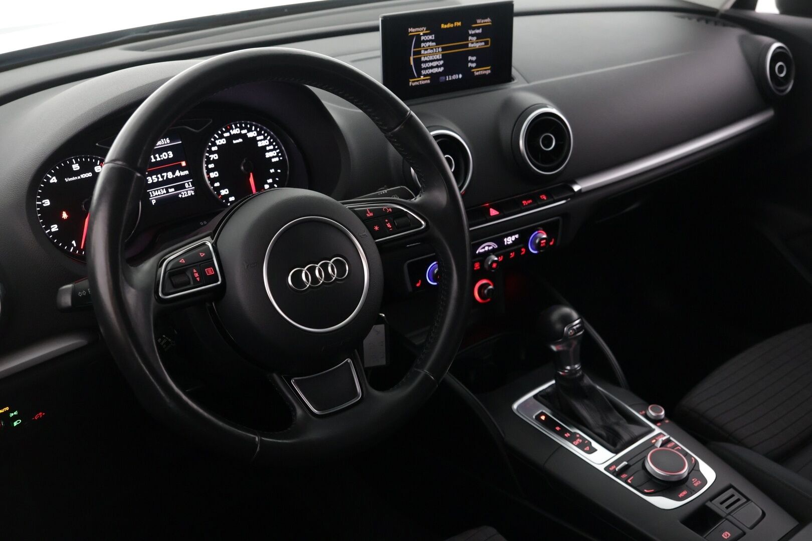 Audi A3 2014 Sedan Business Sport 1,4 TFSI - Sport penkit | Tutkat | Xenon | Bluetooth | 2x aluvanteet | Lohko | 