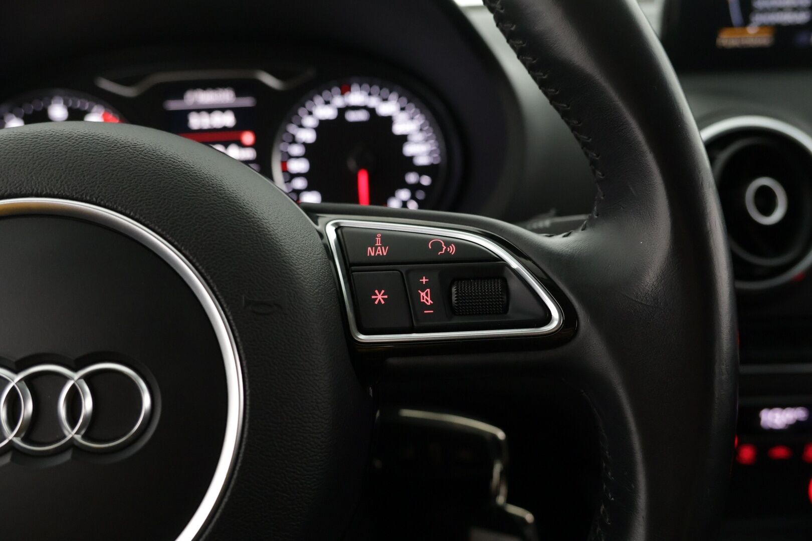 Audi A3 2014 Sedan Business Sport 1,4 TFSI - Sport penkit | Tutkat | Xenon | Bluetooth | 2x aluvanteet | Lohko | 