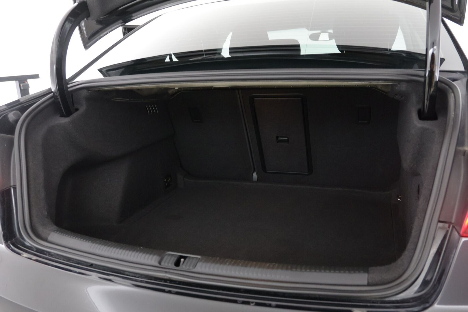 Audi A3 2014 Sedan Business Sport 1,4 TFSI - Sport penkit | Tutkat | Xenon | Bluetooth | 2x aluvanteet | Lohko | 