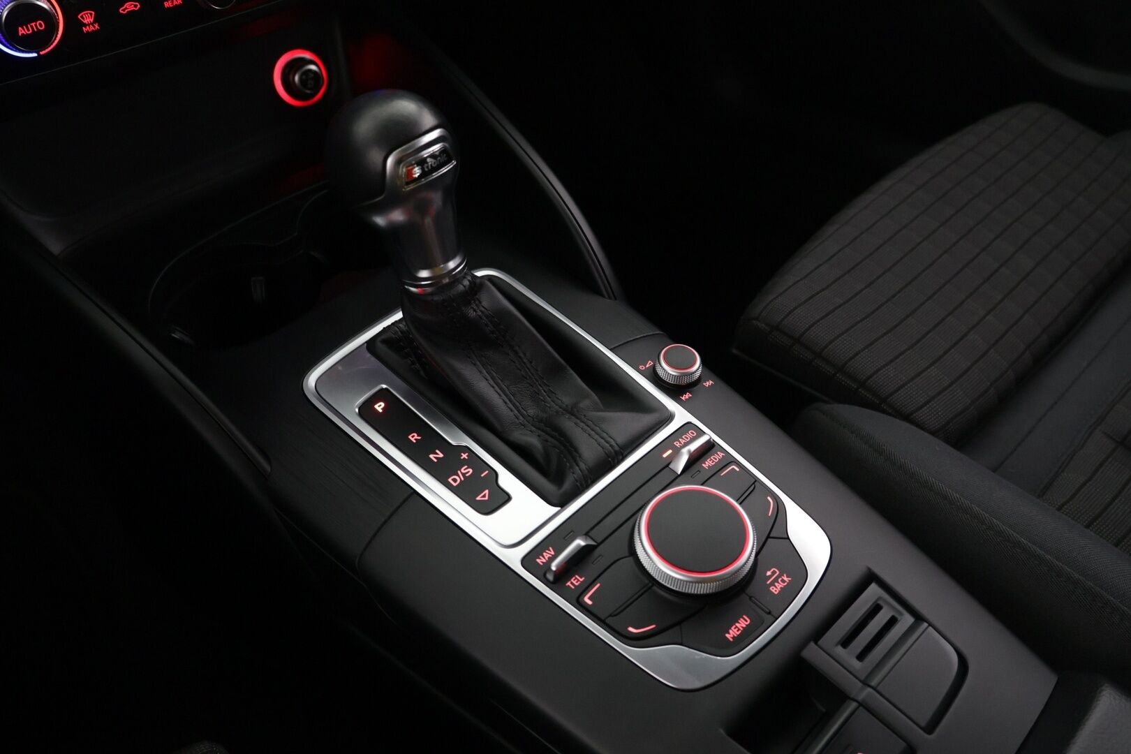 Audi A3 2014 Sedan Business Sport 1,4 TFSI - Sport penkit | Tutkat | Xenon | Bluetooth | 2x aluvanteet | Lohko | 
