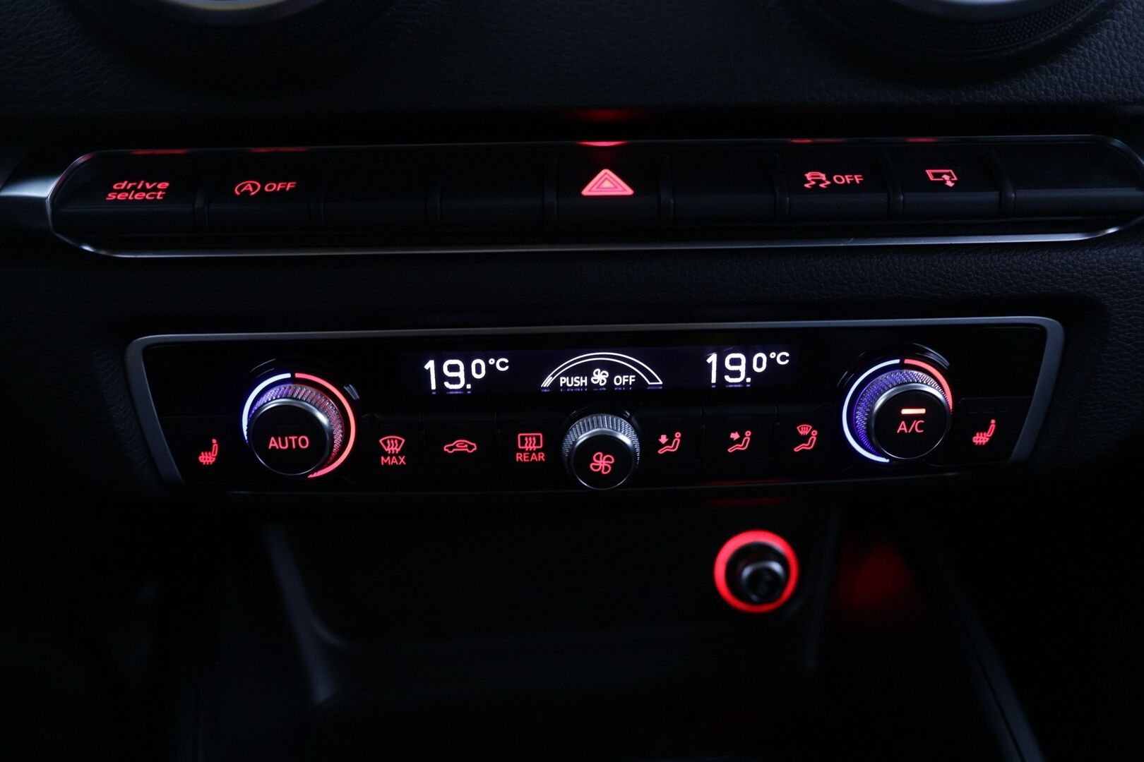 Audi A3 2014 Sedan Business Sport 1,4 TFSI - Sport penkit | Tutkat | Xenon | Bluetooth | 2x aluvanteet | Lohko | 