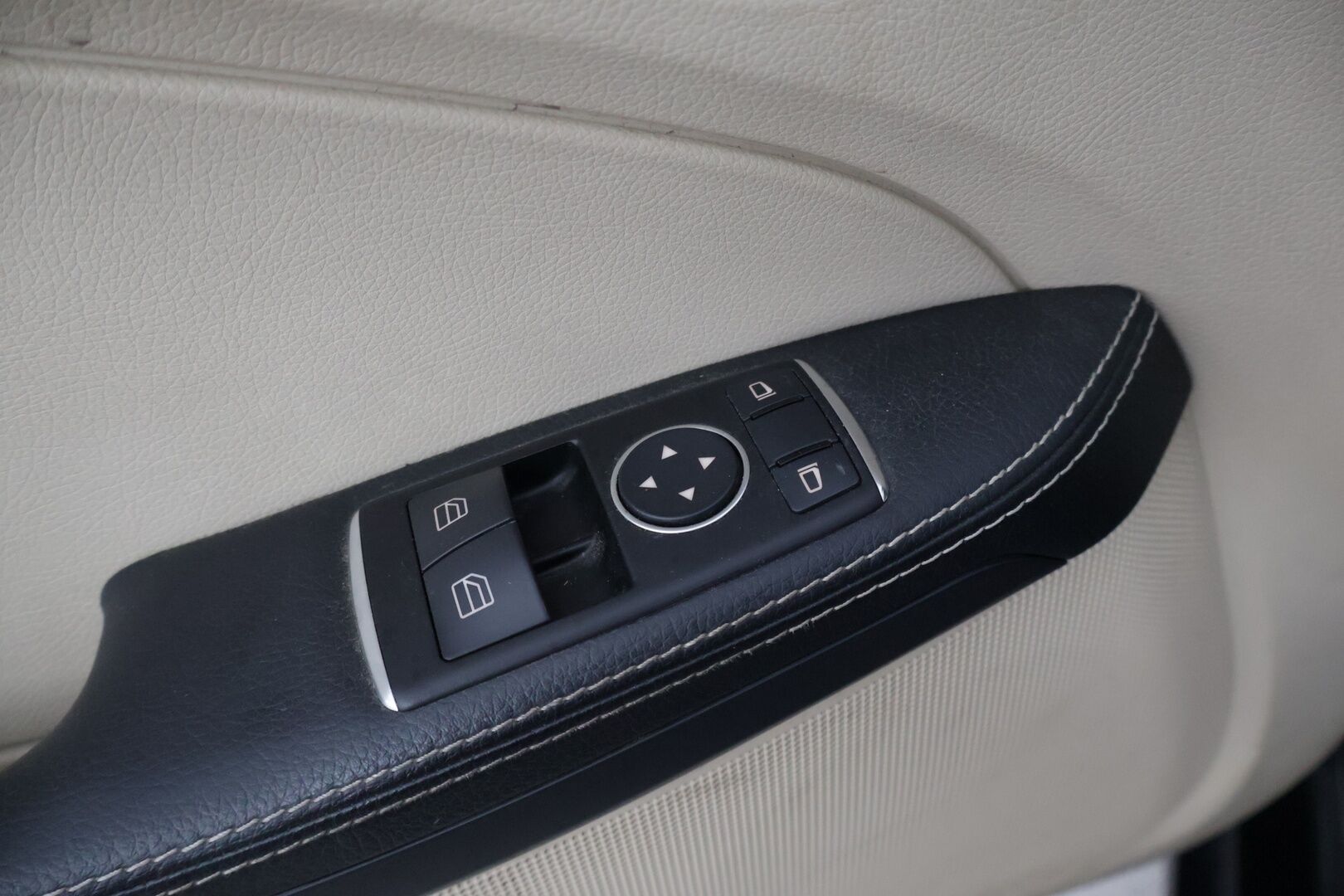 Mercedes-Benz SLK 2012 SLK 250 Avoauto (AE) 2ov 1796cm3 A - * Juuri tullut! / Merkkiliikkeen huoltohistoria! / Jakoketju vaihdettu! *