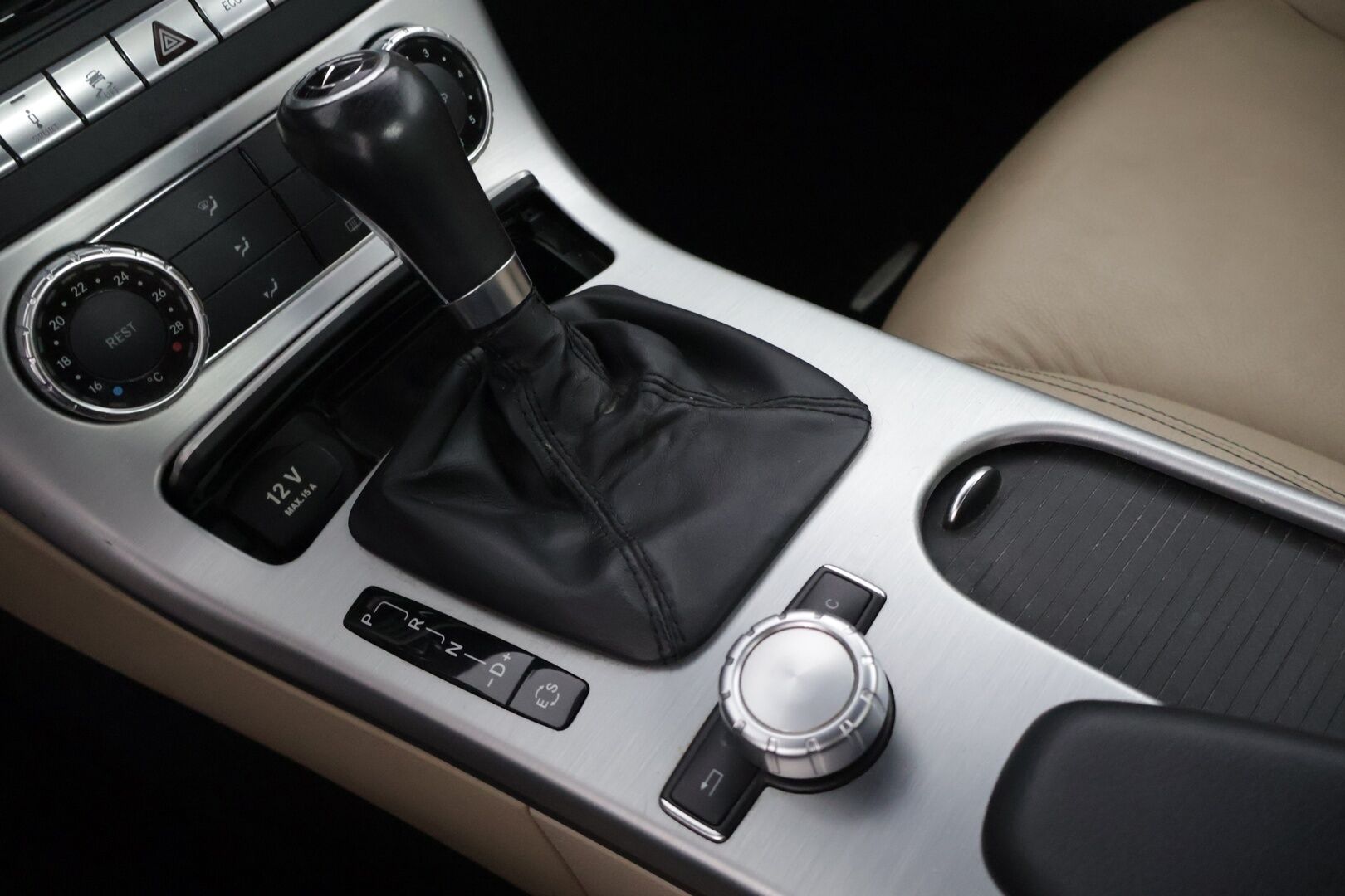 Mercedes-Benz SLK 2012 SLK 250 Avoauto (AE) 2ov 1796cm3 A - * Juuri tullut! / Merkkiliikkeen huoltohistoria! / Jakoketju vaihdettu! *