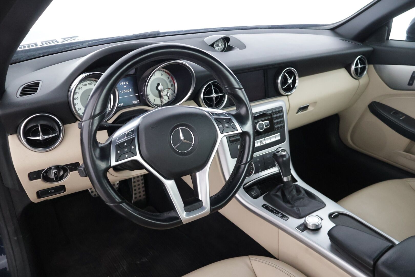 Mercedes-Benz SLK 2012 SLK 250 Avoauto (AE) 2ov 1796cm3 A - * Juuri tullut! / Merkkiliikkeen huoltohistoria! / Jakoketju vaihdettu! *