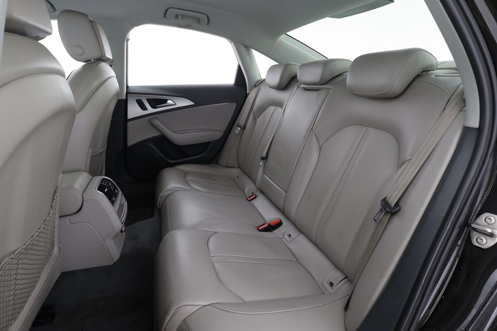 Audi A6 2015 Sedan Business 2,0 TDI 140 kW ultra S tronic * Comfort-penkit Muistilla / Xenon / P.tutkat / Vakkari / Bluetooth * - Suomi-auto / Kahdet renkaat