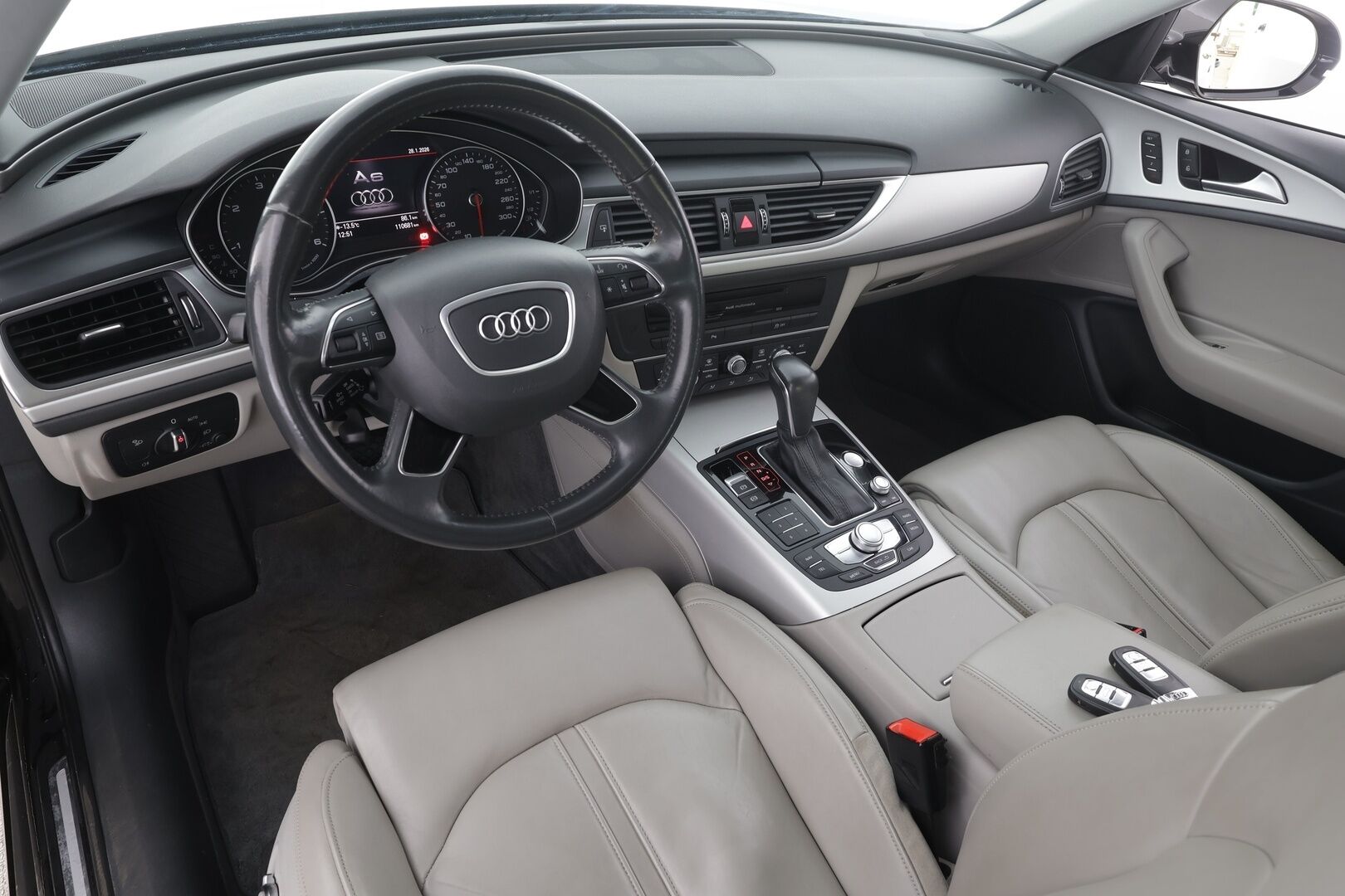 Audi A6 2015 Sedan Business 2,0 TDI 140 kW ultra S tronic * Comfort-penkit Muistilla / Xenon / P.tutkat / Vakkari / Bluetooth * - Suomi-auto / Kahdet renkaat