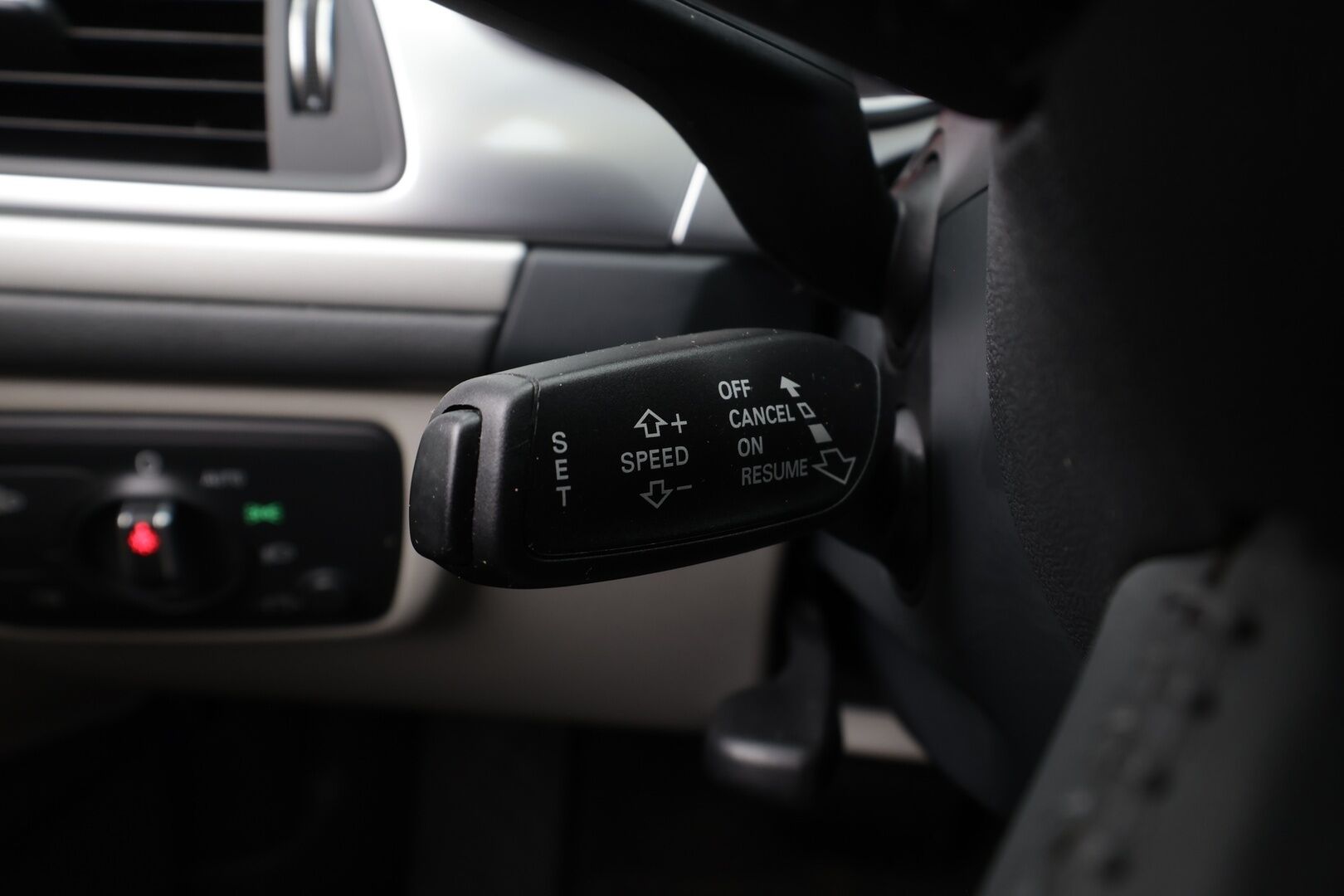 Audi A6 2015 Sedan Business 2,0 TDI 140 kW ultra S tronic * Comfort-penkit Muistilla / Xenon / P.tutkat / Vakkari / Bluetooth * - Suomi-auto / Kahdet renkaat