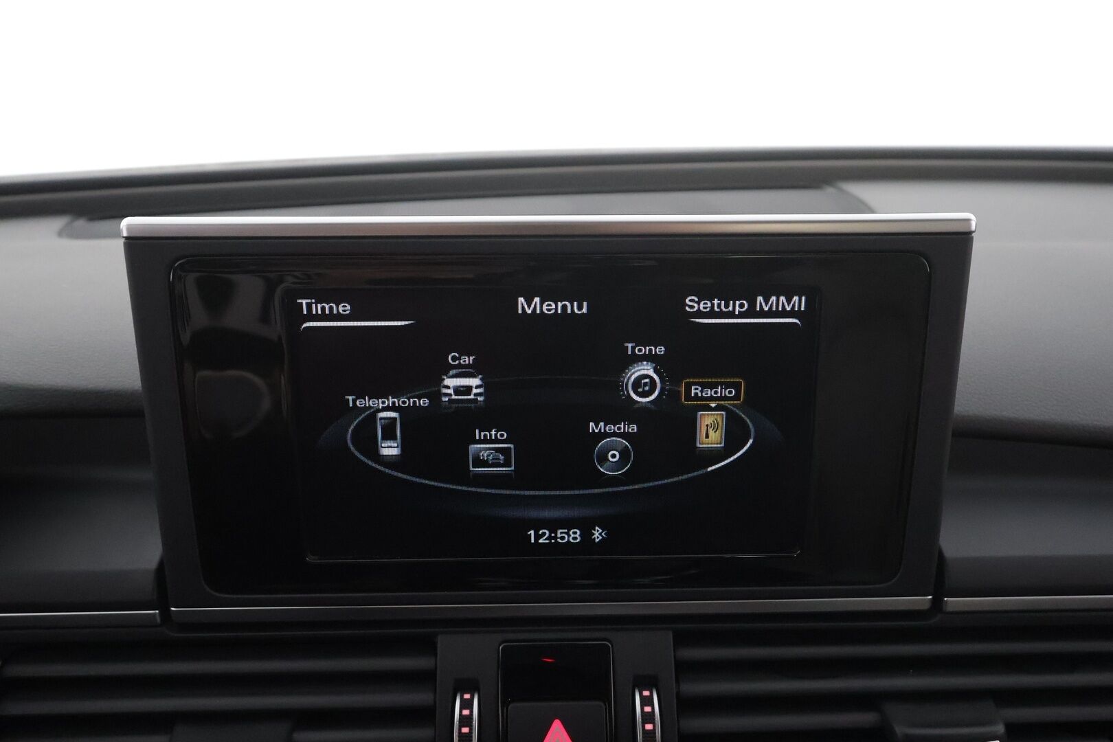 Audi A6 2015 Sedan Business 2,0 TDI 140 kW ultra S tronic * Comfort-penkit Muistilla / Xenon / P.tutkat / Vakkari / Bluetooth * - Suomi-auto / Kahdet renkaat