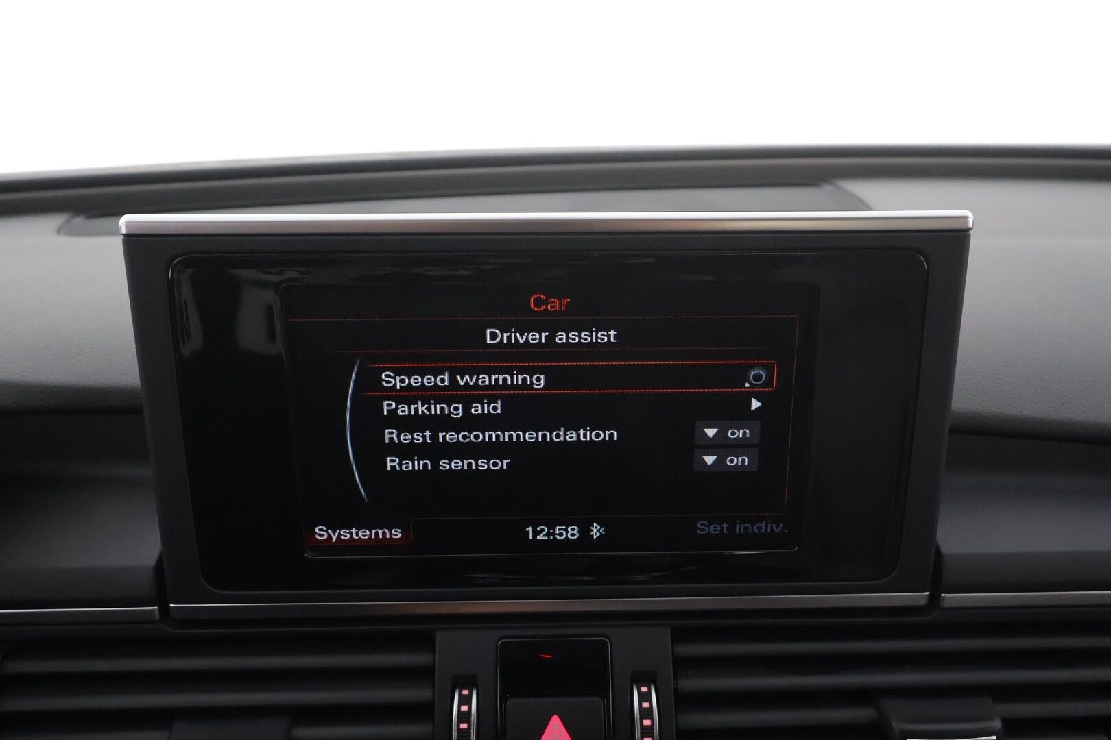 Audi A6 2015 Sedan Business 2,0 TDI 140 kW ultra S tronic * Comfort-penkit Muistilla / Xenon / P.tutkat / Vakkari / Bluetooth * - Suomi-auto / Kahdet renkaat