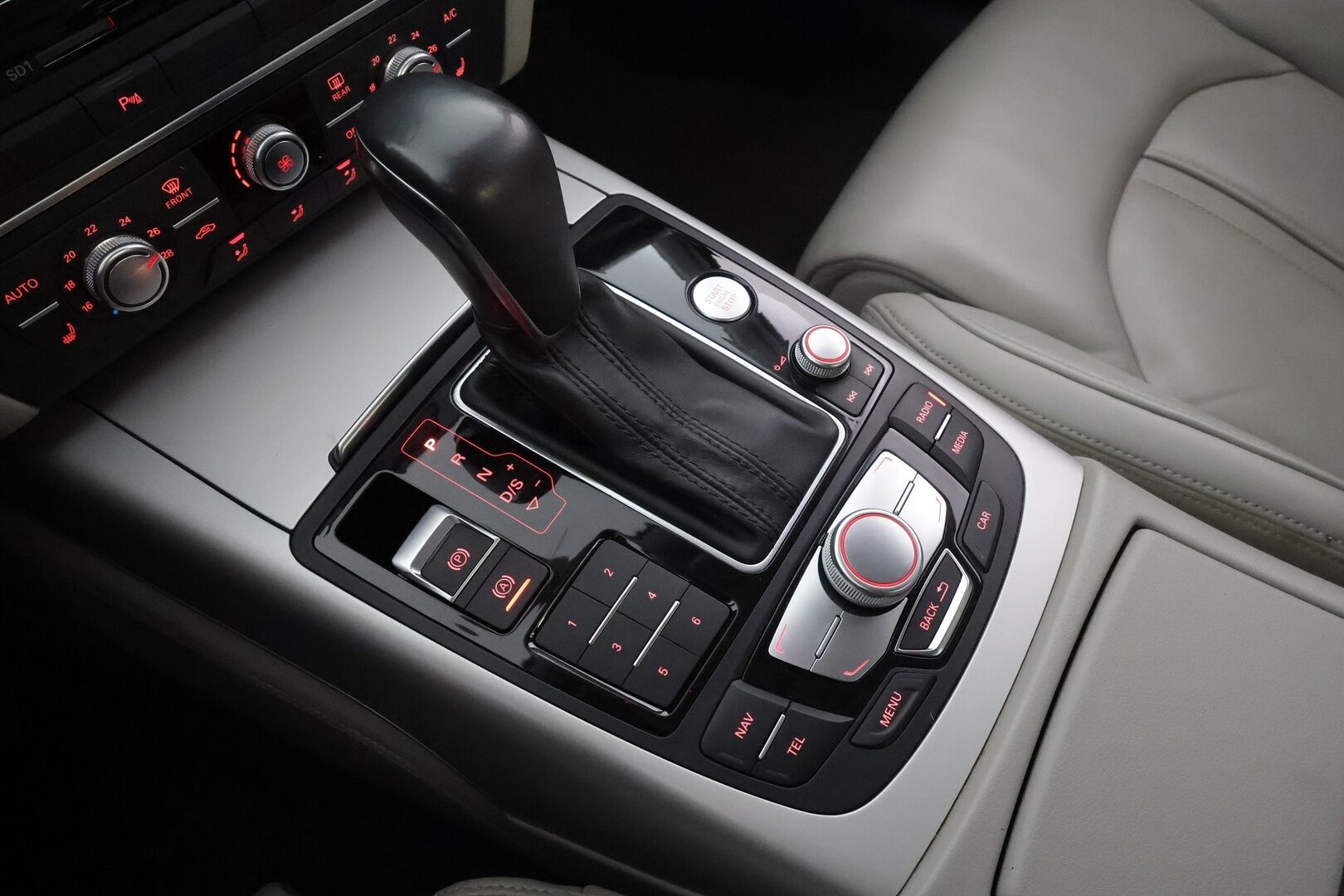 Audi A6 2015 Sedan Business 2,0 TDI 140 kW ultra S tronic * Comfort-penkit Muistilla / Xenon / P.tutkat / Vakkari / Bluetooth * - Suomi-auto / Kahdet renkaat