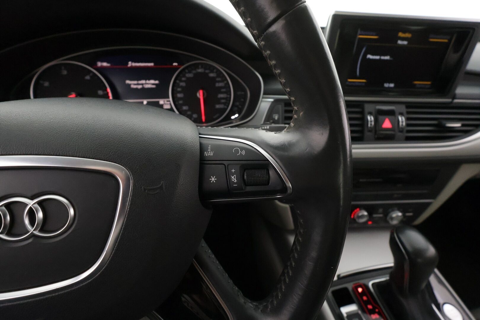 Audi A6 2015 Sedan Business 2,0 TDI 140 kW ultra S tronic * Comfort-penkit Muistilla / Xenon / P.tutkat / Vakkari / Bluetooth * - Suomi-auto / Kahdet renkaat