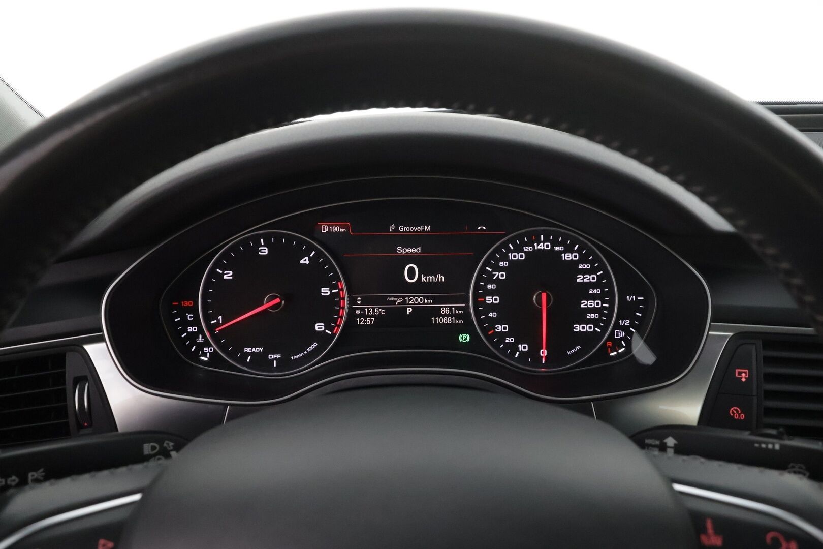 Audi A6 2015 Sedan Business 2,0 TDI 140 kW ultra S tronic * Comfort-penkit Muistilla / Xenon / P.tutkat / Vakkari / Bluetooth * - Suomi-auto / Kahdet renkaat