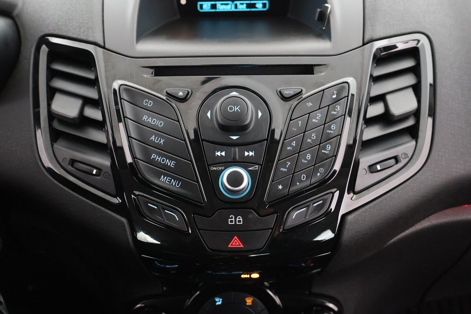 Ford Fiesta 2014 1,0 EcoBoost 100hv PowerShift Titanium A6 5-ovinen - | Kahdet hyvät renkaat! | Suomi-Auto | Ilmastointi | Vakkari | Erinomaiset huollot!