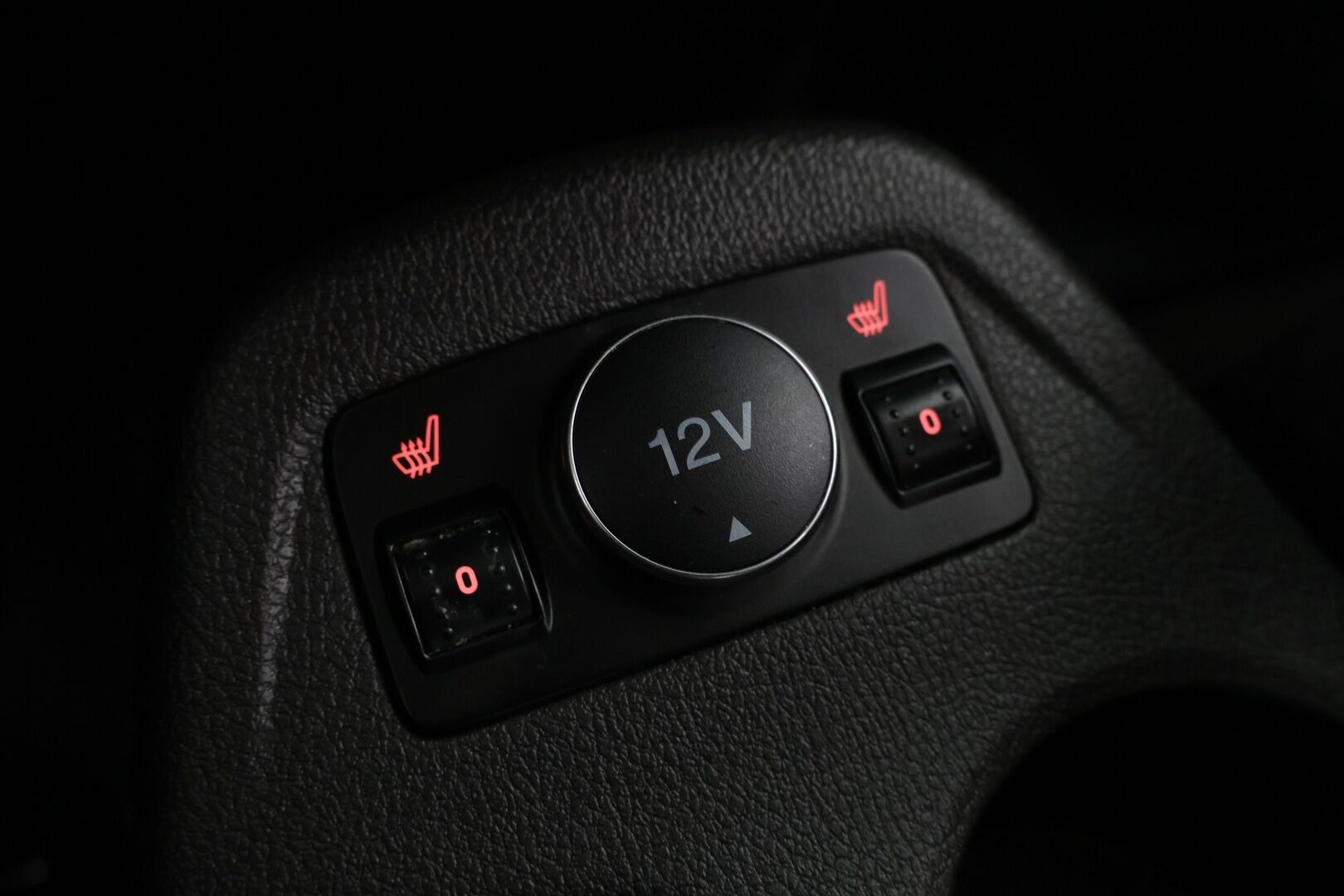 Ford Grand Tourneo Connect 2014 1,6 TDCi 115 hv Titanium M6 / 7-Paikkainen / Lämmitettävä tuulilasi / Parkkitutka / Vakkari - 7-Paikkainen / Lämmitettävä tuulilasi / Parkkitutka / Vakkari