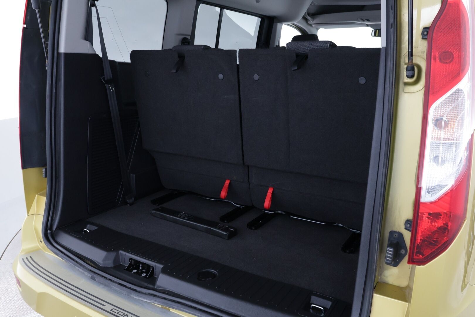 Ford Grand Tourneo Connect 2014 1,6 TDCi 115 hv Titanium M6 / 7-Paikkainen / Lämmitettävä tuulilasi / Parkkitutka / Vakkari - Juuri katsastettu huomautuksetta! / 7-Paikkainen / Lämmitettävä tuulilasi / Parkkitutka / Vakkari - HULLUT AVAJAISHULINAT KORKOTARJOUS 3,29 %