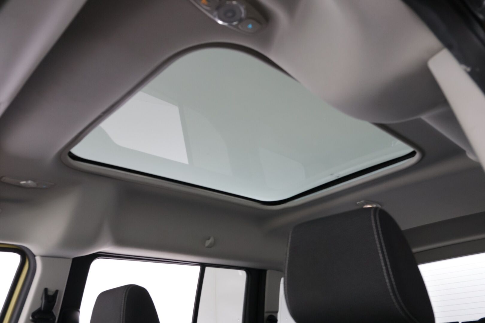 Ford Grand Tourneo Connect 2014 1,6 TDCi 115 hv Titanium M6 / 7-Paikkainen / Lämmitettävä tuulilasi / Parkkitutka / Vakkari - Juuri katsastettu huomautuksetta! / 7-Paikkainen / Lämmitettävä tuulilasi / Parkkitutka / Vakkari - HULLUT AVAJAISHULINAT KORKOTARJOUS 3,29 %