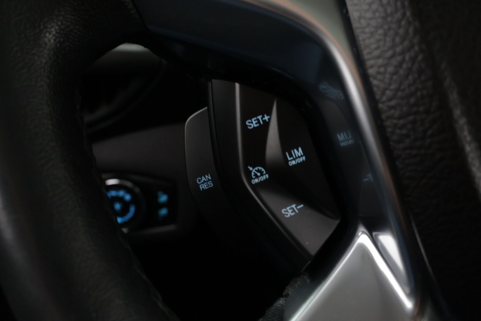 Ford Grand Tourneo Connect 2014 1,6 TDCi 115 hv Titanium M6 / 7-Paikkainen / Lämmitettävä tuulilasi / Parkkitutka / Vakkari - 7-Paikkainen / Lämmitettävä tuulilasi / Parkkitutka / Vakkari - HULLUT AVAJAISHULINAT KORKOTARJOUS 3,29 %