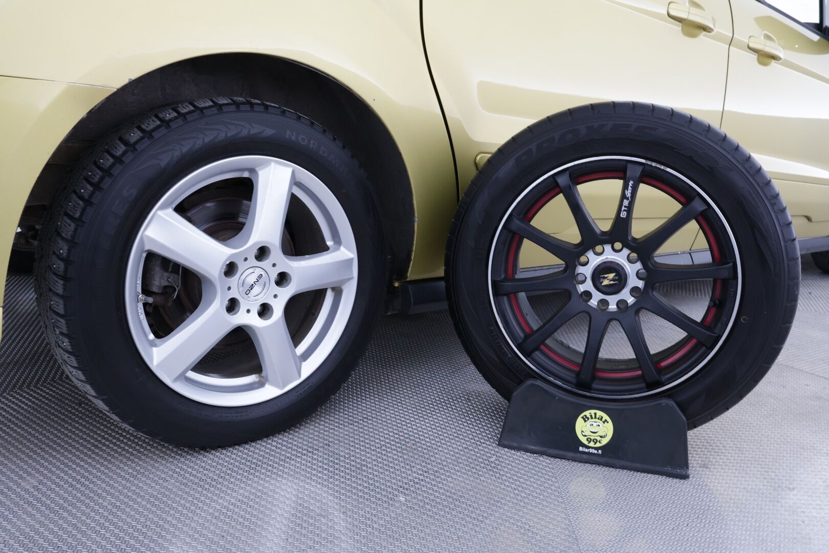 Ford Grand Tourneo Connect 2014 1,6 TDCi 115 hv Titanium M6 / 7-Paikkainen / Lämmitettävä tuulilasi / Parkkitutka / Vakkari - 7-Paikkainen / Lämmitettävä tuulilasi / Parkkitutka / Vakkari