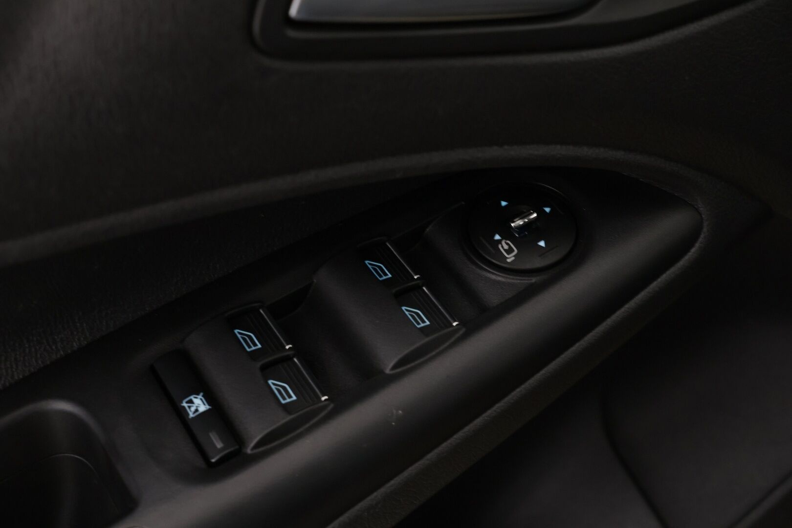 Ford Grand Tourneo Connect 2014 1,6 TDCi 115 hv Titanium M6 / 7-Paikkainen / Lämmitettävä tuulilasi / Parkkitutka / Vakkari - Juuri katsastettu huomautuksetta! / 7-Paikkainen / Lämmitettävä tuulilasi / Parkkitutka / Vakkari - HULLUT AVAJAISHULINAT KORKOTARJOUS 3,29 %