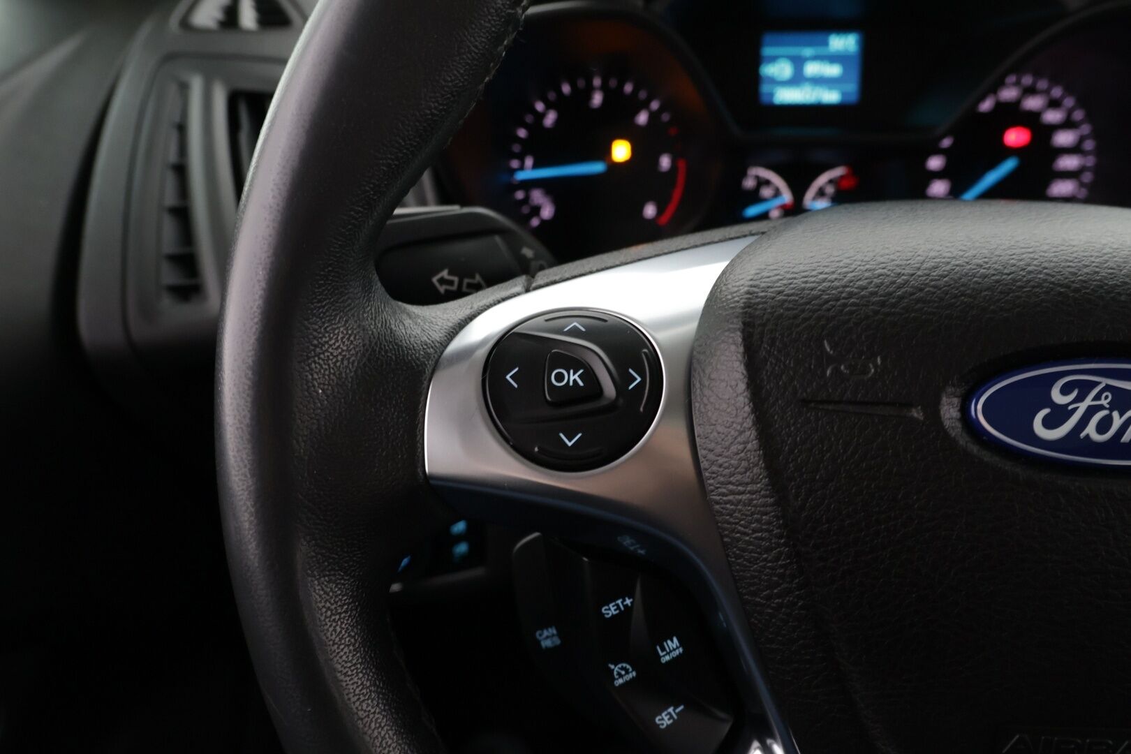 Ford Grand Tourneo Connect 2014 1,6 TDCi 115 hv Titanium M6 / 7-Paikkainen / Lämmitettävä tuulilasi / Parkkitutka / Vakkari - 7-Paikkainen / Lämmitettävä tuulilasi / Parkkitutka / Vakkari