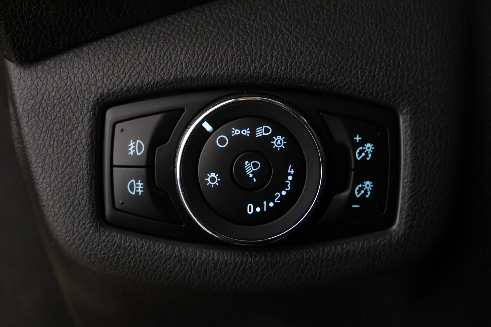 Ford Grand Tourneo Connect 2014 1,6 TDCi 115 hv Titanium M6 / 7-Paikkainen / Lämmitettävä tuulilasi / Parkkitutka / Vakkari - 7-Paikkainen / Lämmitettävä tuulilasi / Parkkitutka / Vakkari - HULLUT AVAJAISHULINAT KORKOTARJOUS 3,29 %